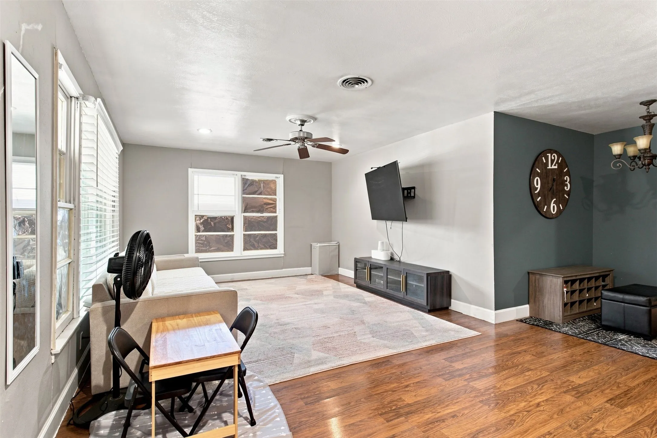 Single Family Residence For Sale in Tarrant County , 1817 Ellington Drive, Fort Worth, Texas 76112, 3 Bedroom, 2 Bathroom, 2 Garage spaces, 1,402 Sqft, built in 1956, Price $229,999, mls#21357326, Real Estate Agent in Fort Worth, Homes For Sale in Tarrant county, Homes For Sale in Fort Worth, Realtor in Fort Worth Texas, Real Estate Brokerage Independent Realty Texas, Luminita Cordes Realtor