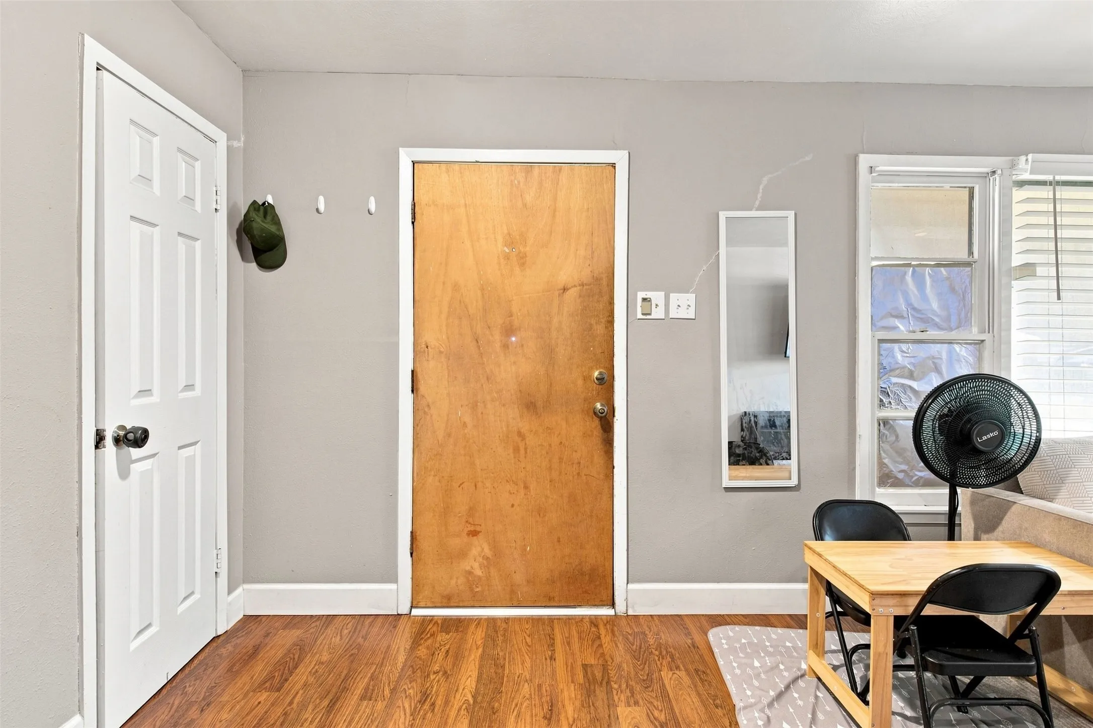 Single Family Residence For Sale in Tarrant County , 1817 Ellington Drive, Fort Worth, Texas 76112, 3 Bedroom, 2 Bathroom, 2 Garage spaces, 1,402 Sqft, built in 1956, Price $229,999, mls#21357326, Real Estate Agent in Fort Worth, Homes For Sale in Tarrant county, Homes For Sale in Fort Worth, Realtor in Fort Worth Texas, Real Estate Brokerage Independent Realty Texas, Luminita Cordes Realtor