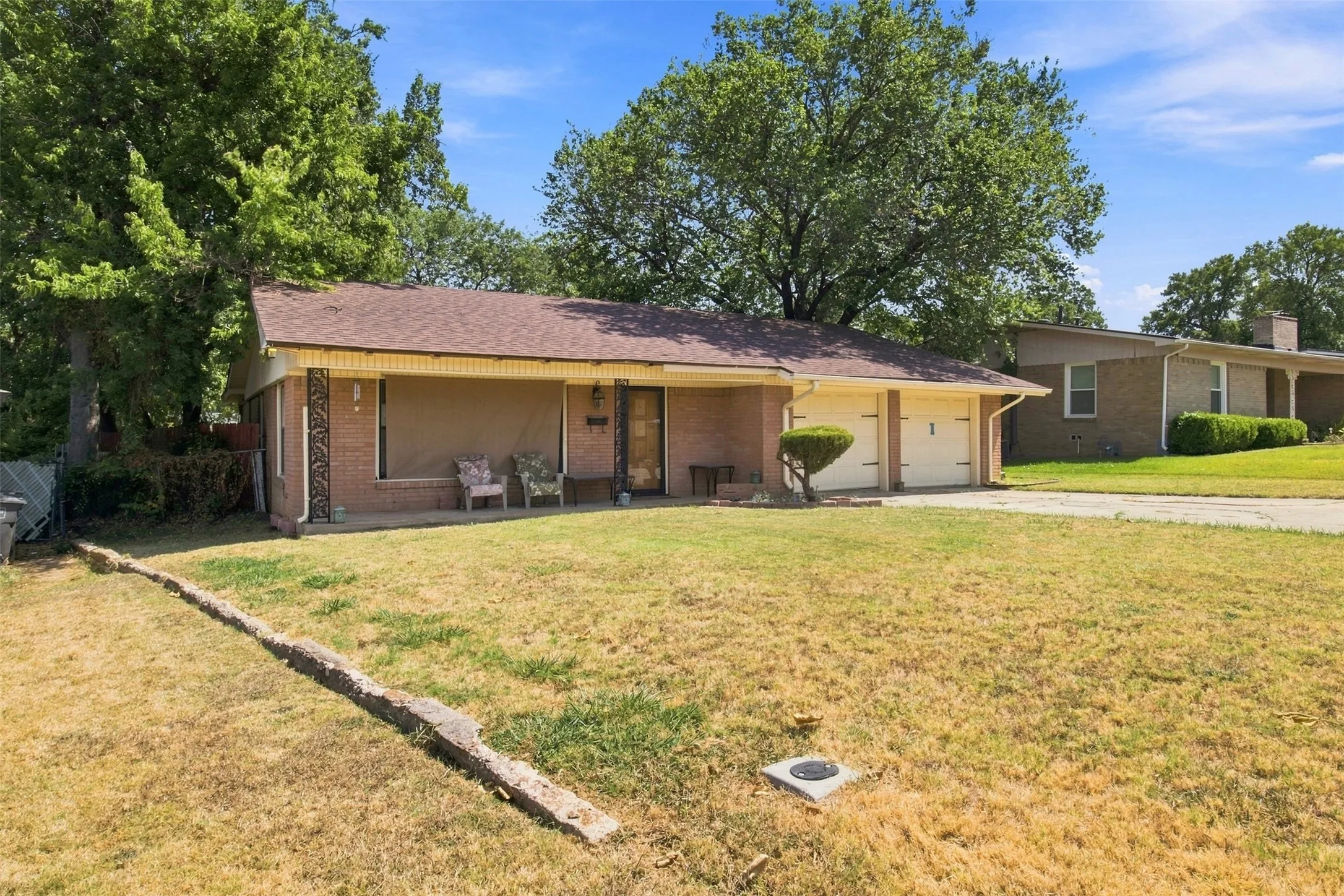 Single Family Residence For Sale in Tarrant County , 1817 Ellington Drive, Fort Worth, Texas 76112, 3 Bedroom, 2 Bathroom, 2 Garage spaces, 1,402 Sqft, built in 1956, Price $229,999, mls#21357326, Real Estate Agent in Fort Worth, Homes For Sale in Tarrant county, Homes For Sale in Fort Worth, Realtor in Fort Worth Texas, Real Estate Brokerage Independent Realty Texas, Luminita Cordes Realtor