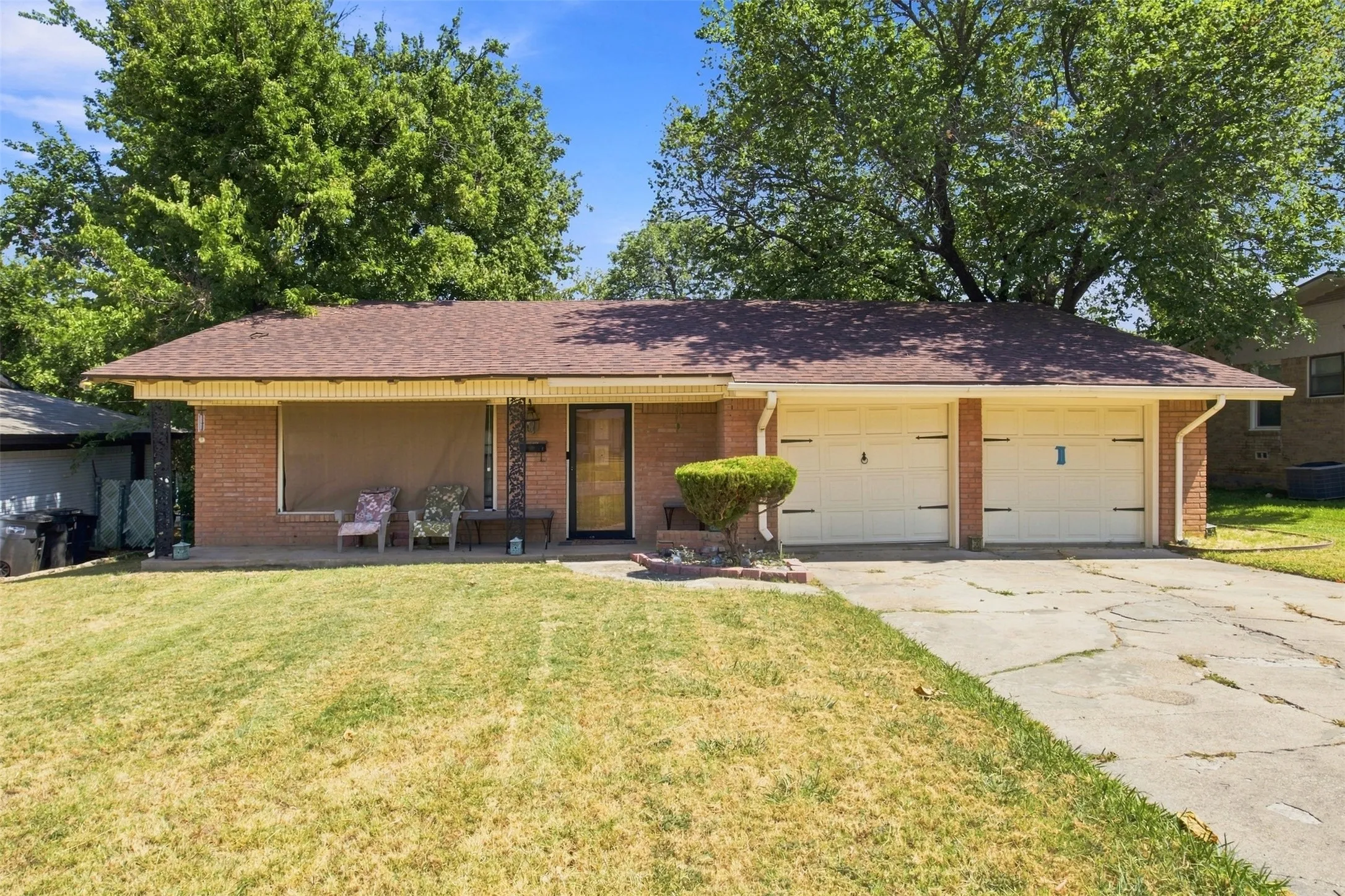 Single Family Residence For Sale in Tarrant County , 1817 Ellington Drive, Fort Worth, Texas 76112, 3 Bedroom, 2 Bathroom, 2 Garage spaces, 1,402 Sqft, built in 1956, Price $229,999, mls#21357326, Real Estate Agent in Fort Worth, Homes For Sale in Tarrant county, Homes For Sale in Fort Worth, Realtor in Fort Worth Texas, Real Estate Brokerage Independent Realty Texas, Luminita Cordes Realtor