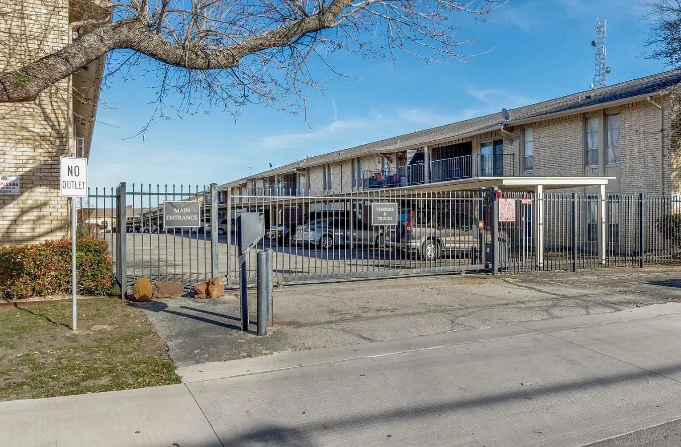 Condominium For Rent in Dallas County , 5826 Sandhurst Lane C, Dallas, Texas 75206, 2 Bedroom, 2 Bathroom, Garage spaces, 1,000 Sqft, built in 1968, mls#21357333, Real Estate Agent in Dallas, Homes For Rent in Dallas county, Homes For Rent in Dallas, Realtor in Dallas Texas, Real Estate Brokerage Independent Realty Texas, Luminita Cordes Realtor