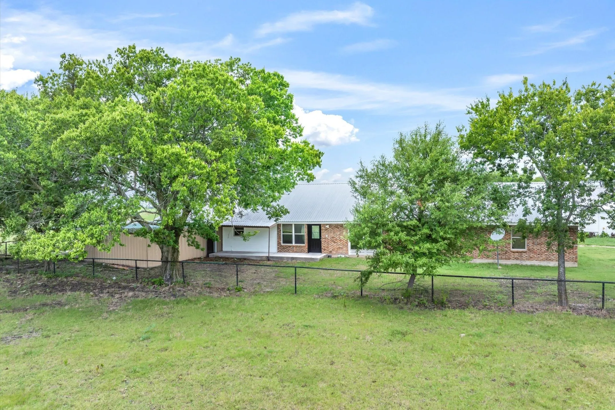 Single Family Residence For Sale in Kaufman County , 6128 N Fm 148, Terrell, Texas 75160, 4 Bedroom, 3 Bathroom, 2 Garage spaces, 2,805 Sqft, built in 1983, Price $639,000, mls#21336241, Real Estate Agent in Terrell, Homes For Sale in Kaufman county, Homes For Sale in Terrell, Realtor in Terrell Texas, Real Estate Brokerage Independent Realty Texas, Luminita Cordes Realtor