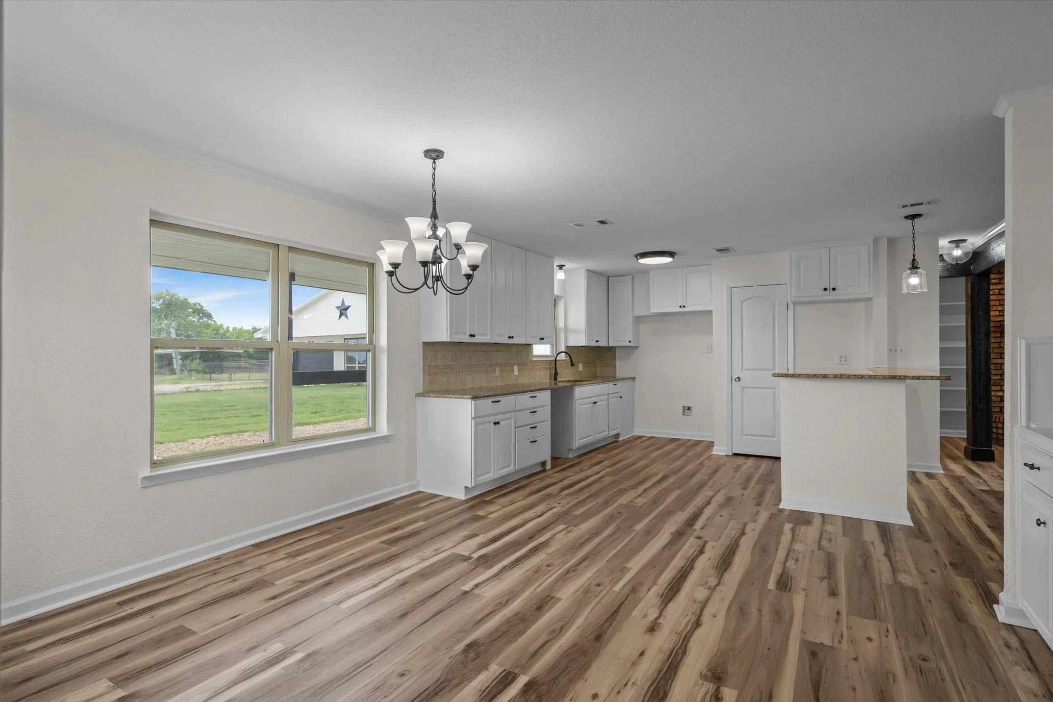 Single Family Residence For Sale in Kaufman County , 6128 N Fm 148, Terrell, Texas 75160, 4 Bedroom, 3 Bathroom, 2 Garage spaces, 2,805 Sqft, built in 1983, Price $639,000, mls#21336241, Real Estate Agent in Terrell, Homes For Sale in Kaufman county, Homes For Sale in Terrell, Realtor in Terrell Texas, Real Estate Brokerage Independent Realty Texas, Luminita Cordes Realtor