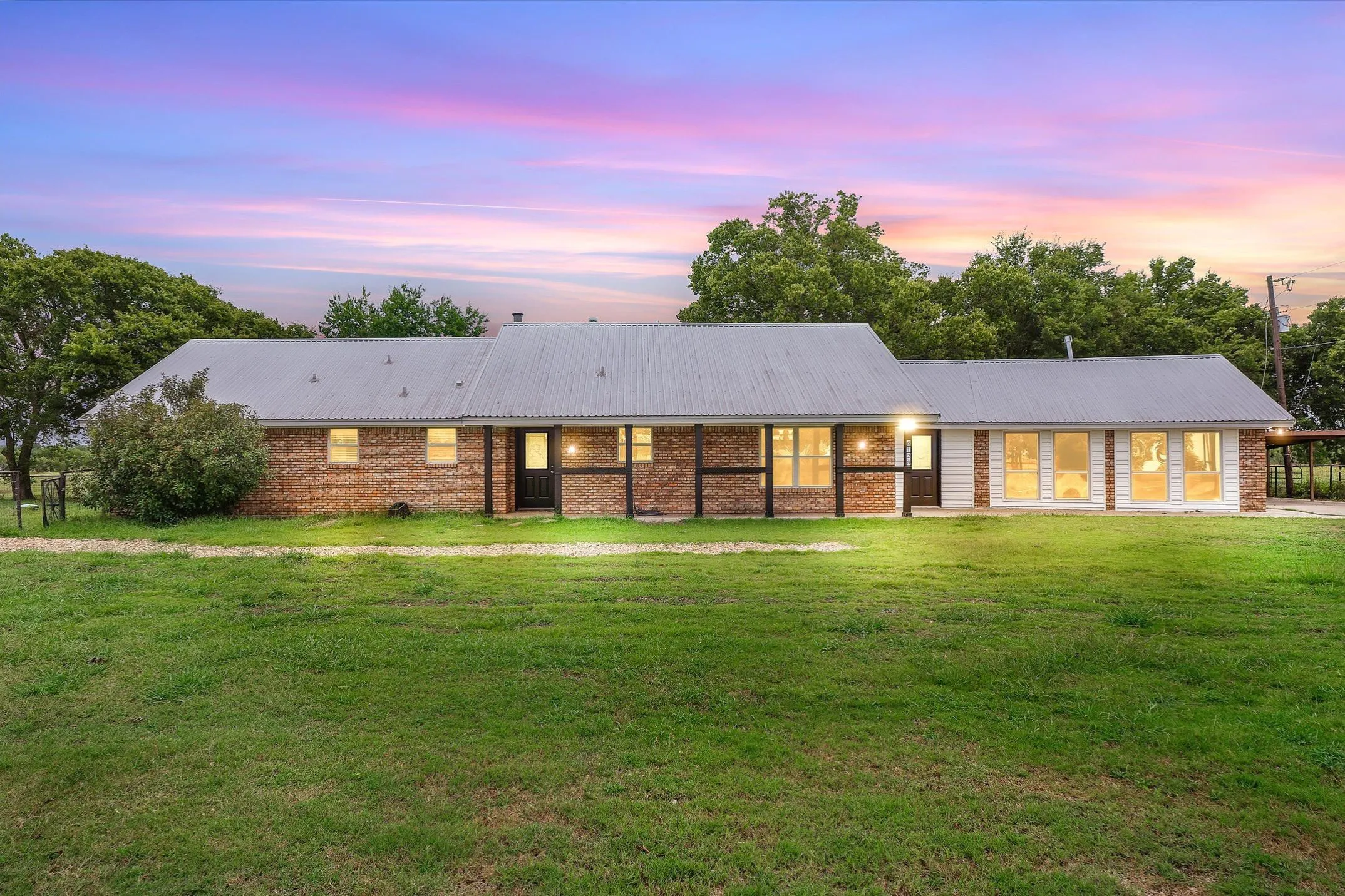 Single Family Residence For Sale in Kaufman County , 6128 N Fm 148, Terrell, Texas 75160, 4 Bedroom, 3 Bathroom, 2 Garage spaces, 2,805 Sqft, built in 1983, Price $639,000, mls#21336241, Real Estate Agent in Terrell, Homes For Sale in Kaufman county, Homes For Sale in Terrell, Realtor in Terrell Texas, Real Estate Brokerage Independent Realty Texas, Luminita Cordes Realtor