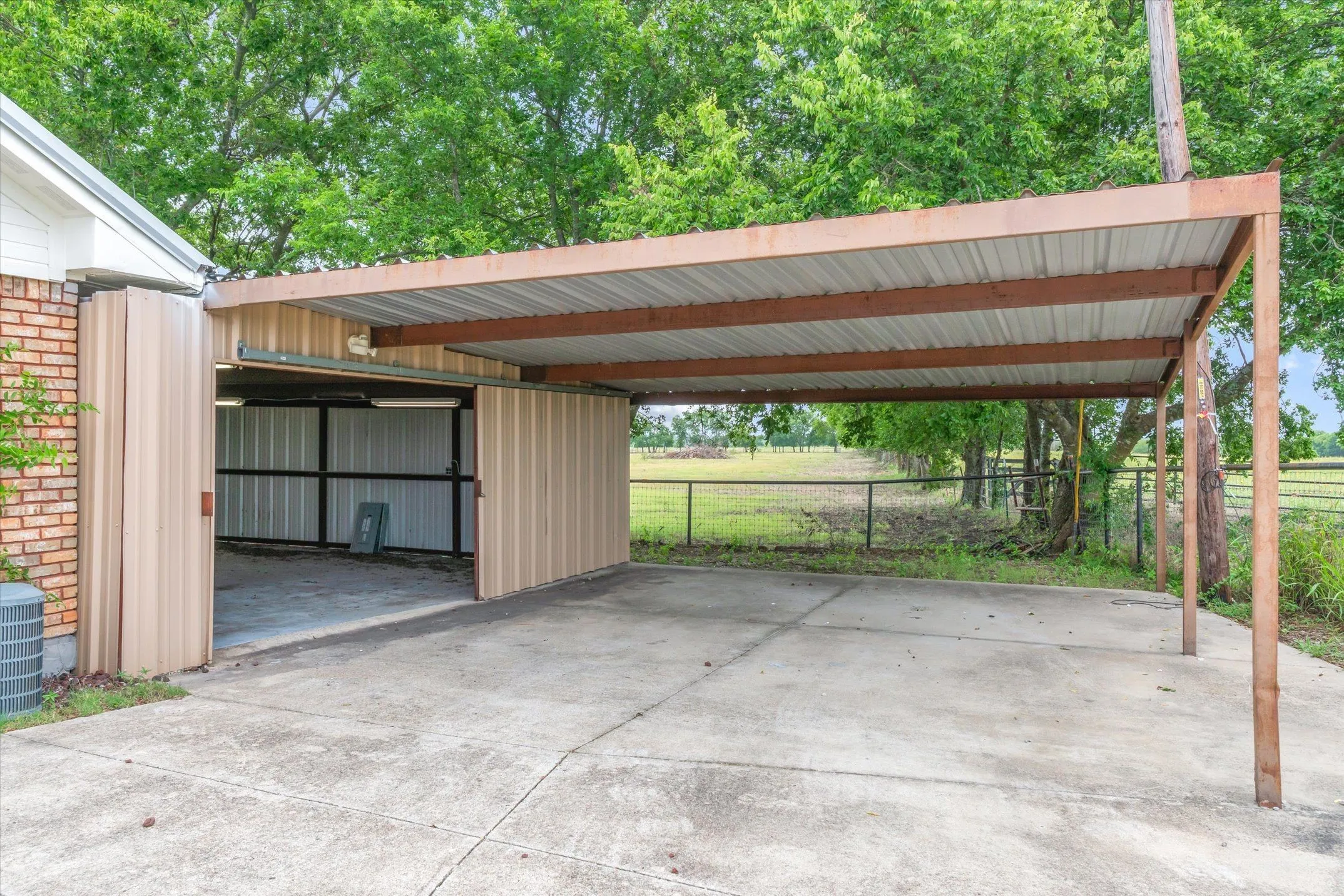 Single Family Residence For Sale in Kaufman County , 6128 N Fm 148, Terrell, Texas 75160, 4 Bedroom, 3 Bathroom, 2 Garage spaces, 2,805 Sqft, built in 1983, Price $639,000, mls#21336241, Real Estate Agent in Terrell, Homes For Sale in Kaufman county, Homes For Sale in Terrell, Realtor in Terrell Texas, Real Estate Brokerage Independent Realty Texas, Luminita Cordes Realtor