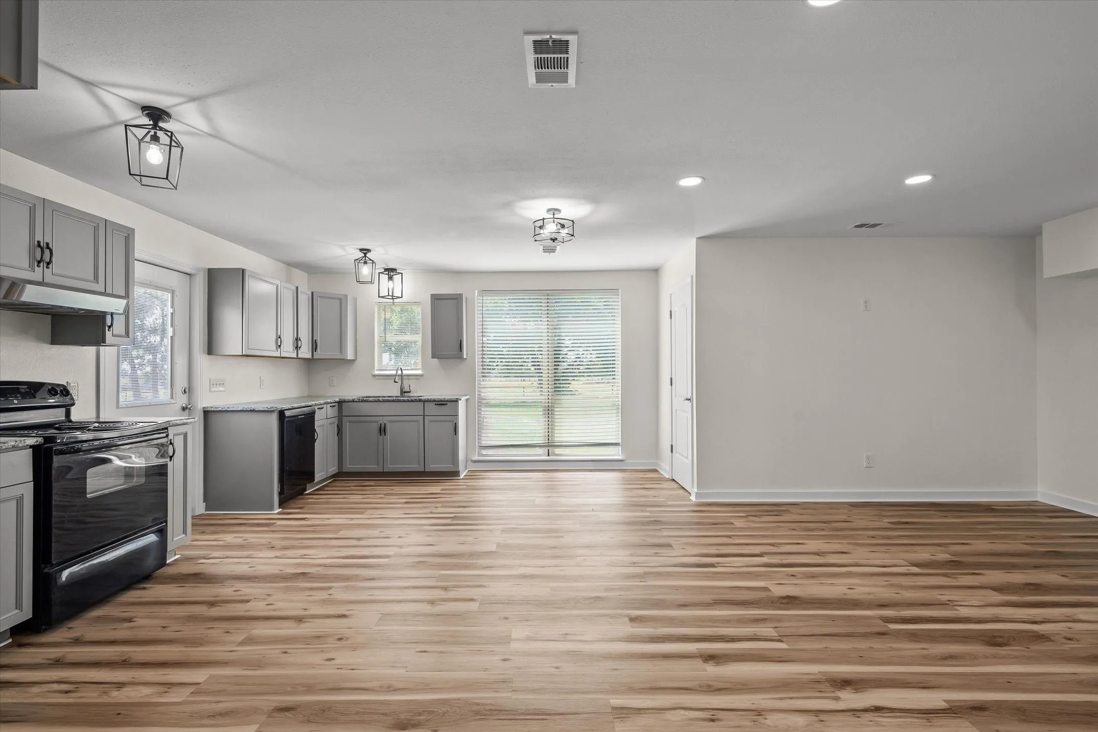 Single Family Residence For Sale in Kaufman County , 6128 N Fm 148, Terrell, Texas 75160, 4 Bedroom, 3 Bathroom, 2 Garage spaces, 2,805 Sqft, built in 1983, Price $639,000, mls#21336241, Real Estate Agent in Terrell, Homes For Sale in Kaufman county, Homes For Sale in Terrell, Realtor in Terrell Texas, Real Estate Brokerage Independent Realty Texas, Luminita Cordes Realtor