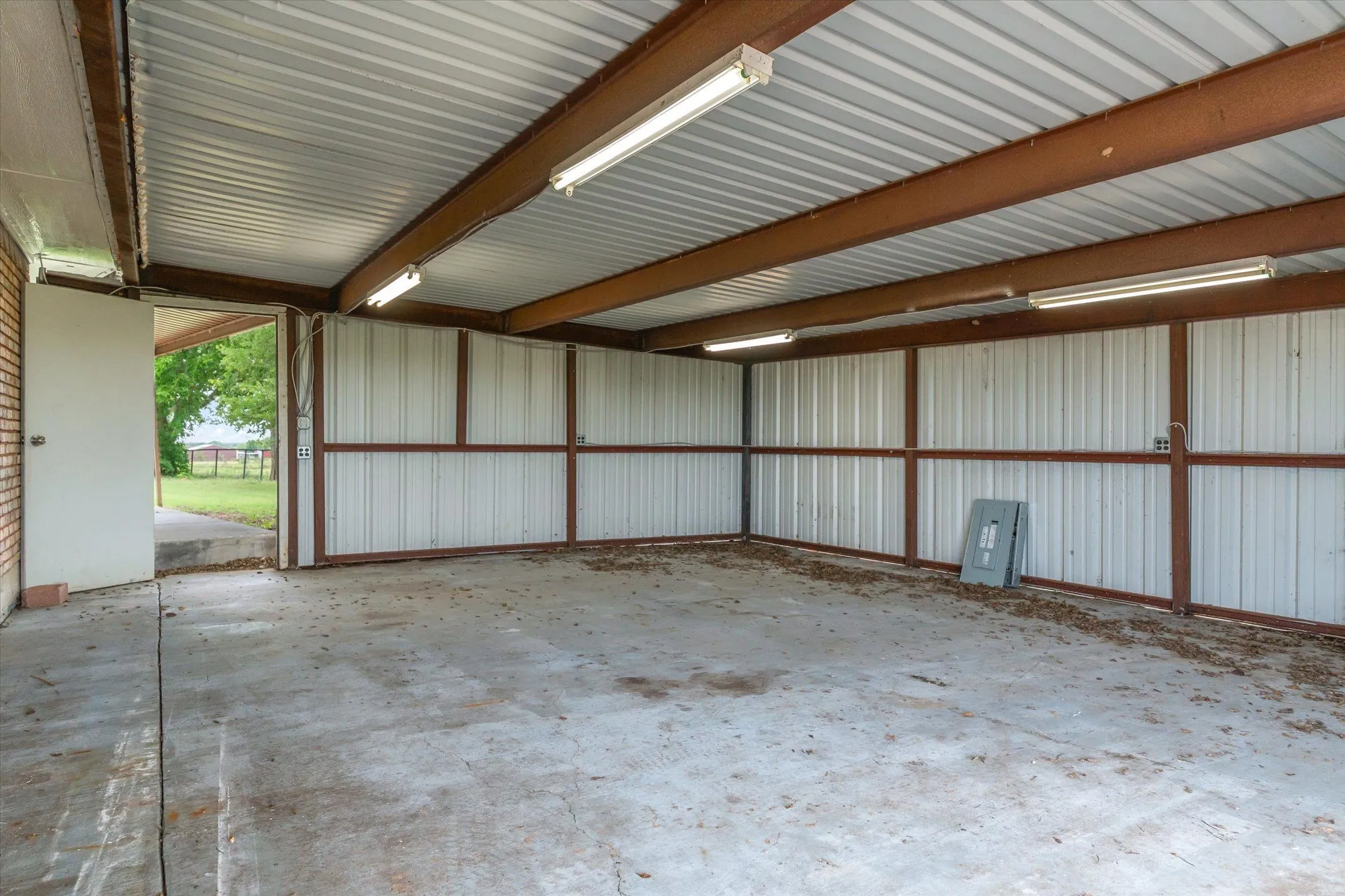 Single Family Residence For Sale in Kaufman County , 6128 N Fm 148, Terrell, Texas 75160, 4 Bedroom, 3 Bathroom, 2 Garage spaces, 2,805 Sqft, built in 1983, Price $639,000, mls#21336241, Real Estate Agent in Terrell, Homes For Sale in Kaufman county, Homes For Sale in Terrell, Realtor in Terrell Texas, Real Estate Brokerage Independent Realty Texas, Luminita Cordes Realtor