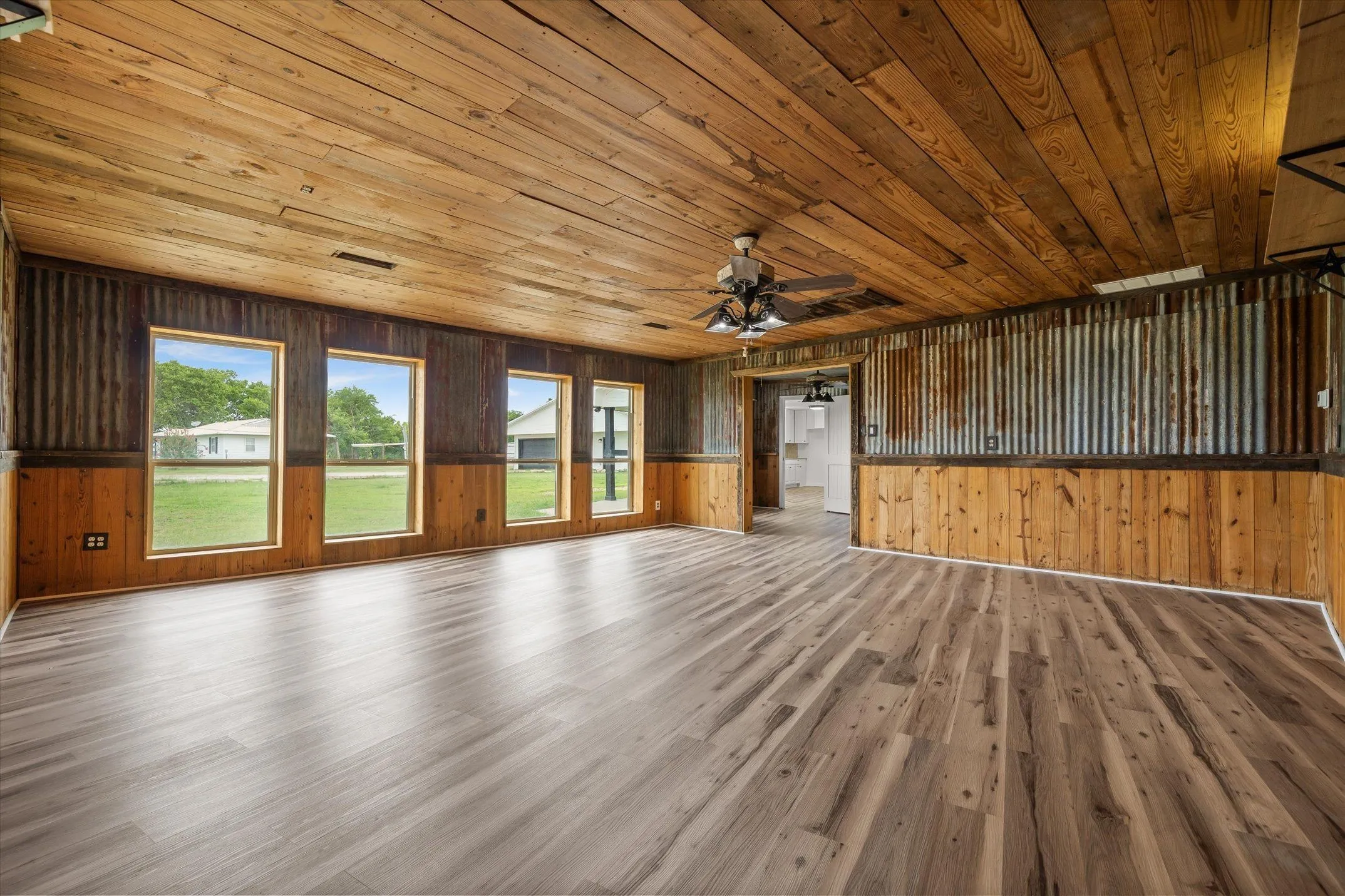 Single Family Residence For Sale in Kaufman County , 6128 N Fm 148, Terrell, Texas 75160, 4 Bedroom, 3 Bathroom, 2 Garage spaces, 2,805 Sqft, built in 1983, Price $639,000, mls#21336241, Real Estate Agent in Terrell, Homes For Sale in Kaufman county, Homes For Sale in Terrell, Realtor in Terrell Texas, Real Estate Brokerage Independent Realty Texas, Luminita Cordes Realtor