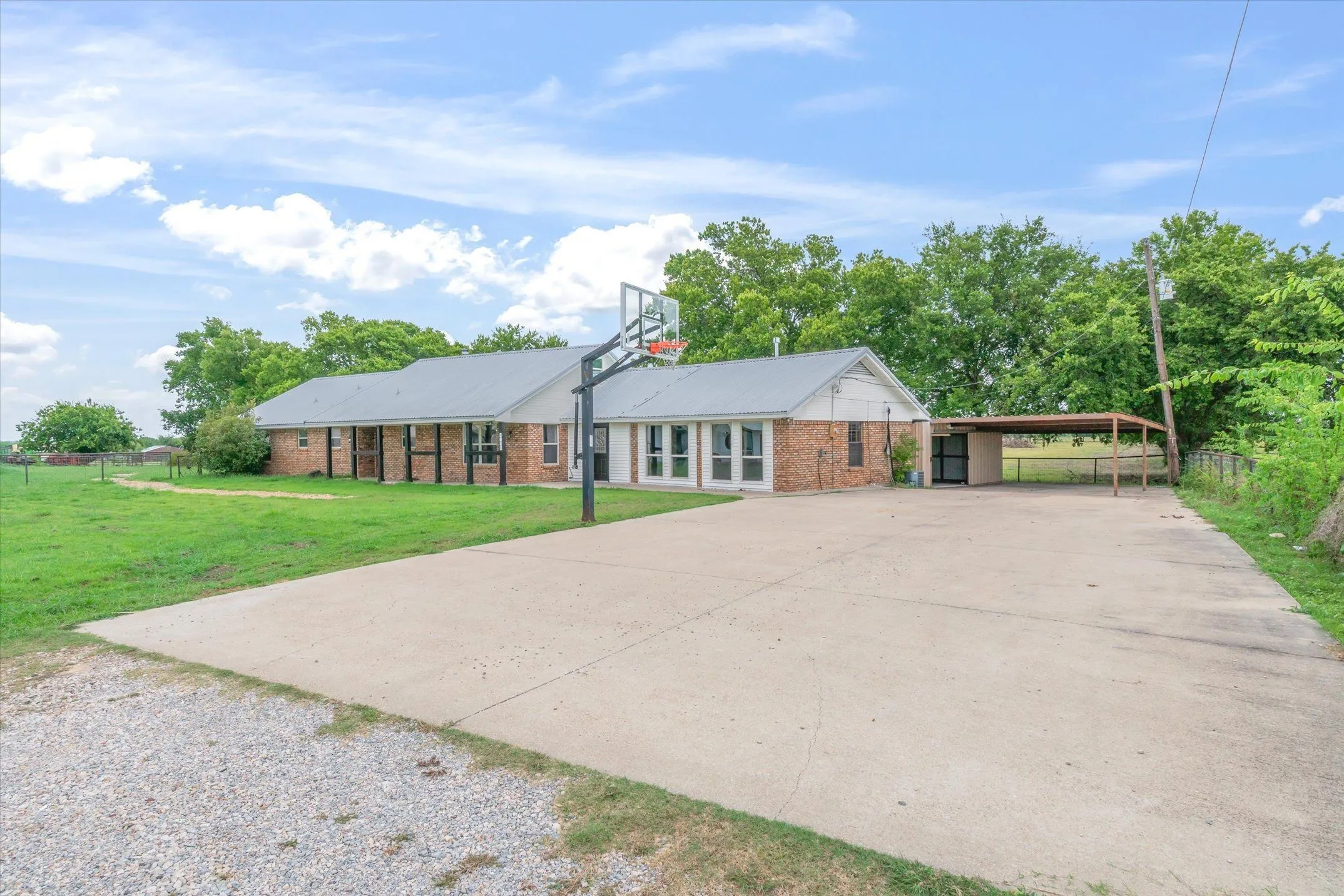 Single Family Residence For Sale in Kaufman County , 6128 N Fm 148, Terrell, Texas 75160, 4 Bedroom, 3 Bathroom, 2 Garage spaces, 2,805 Sqft, built in 1983, Price $639,000, mls#21336241, Real Estate Agent in Terrell, Homes For Sale in Kaufman county, Homes For Sale in Terrell, Realtor in Terrell Texas, Real Estate Brokerage Independent Realty Texas, Luminita Cordes Realtor