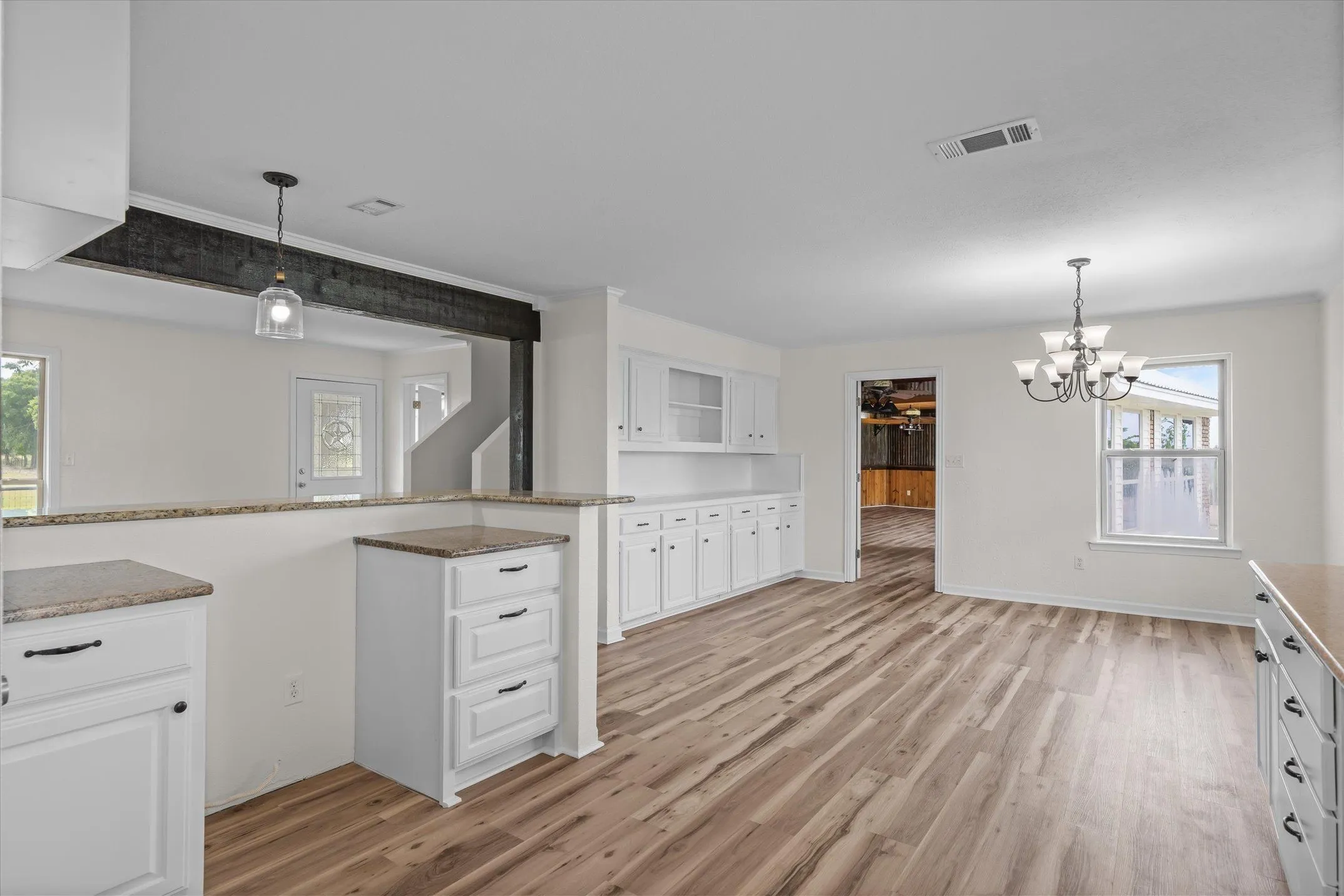 Single Family Residence For Sale in Kaufman County , 6128 N Fm 148, Terrell, Texas 75160, 4 Bedroom, 3 Bathroom, 2 Garage spaces, 2,805 Sqft, built in 1983, Price $639,000, mls#21336241, Real Estate Agent in Terrell, Homes For Sale in Kaufman county, Homes For Sale in Terrell, Realtor in Terrell Texas, Real Estate Brokerage Independent Realty Texas, Luminita Cordes Realtor