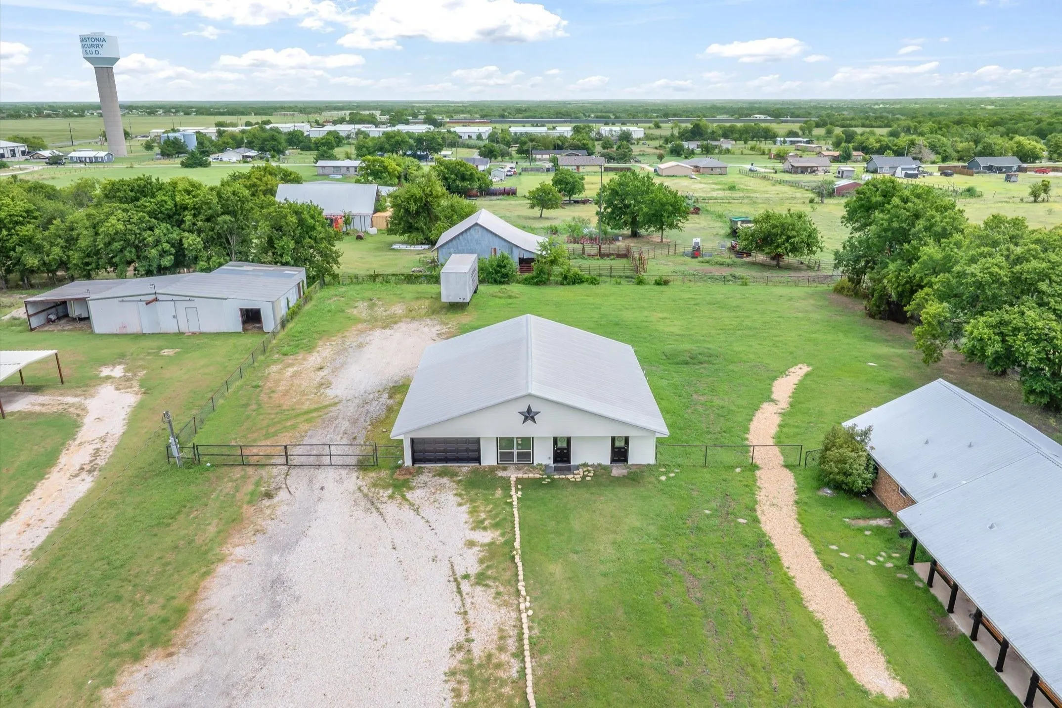 Single Family Residence For Sale in Kaufman County , 6128 N Fm 148, Terrell, Texas 75160, 4 Bedroom, 3 Bathroom, 2 Garage spaces, 2,805 Sqft, built in 1983, Price $639,000, mls#21336241, Real Estate Agent in Terrell, Homes For Sale in Kaufman county, Homes For Sale in Terrell, Realtor in Terrell Texas, Real Estate Brokerage Independent Realty Texas, Luminita Cordes Realtor