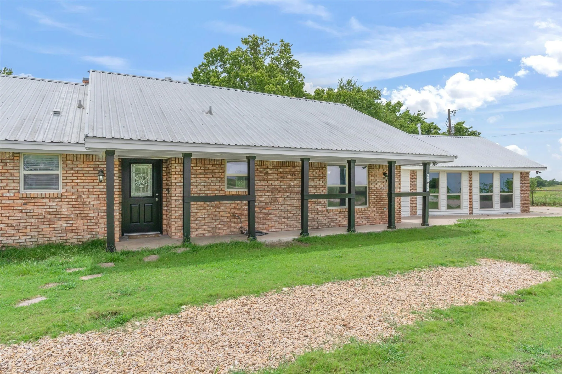 Single Family Residence For Sale in Kaufman County , 6128 N Fm 148, Terrell, Texas 75160, 4 Bedroom, 3 Bathroom, 2 Garage spaces, 2,805 Sqft, built in 1983, Price $639,000, mls#21336241, Real Estate Agent in Terrell, Homes For Sale in Kaufman county, Homes For Sale in Terrell, Realtor in Terrell Texas, Real Estate Brokerage Independent Realty Texas, Luminita Cordes Realtor