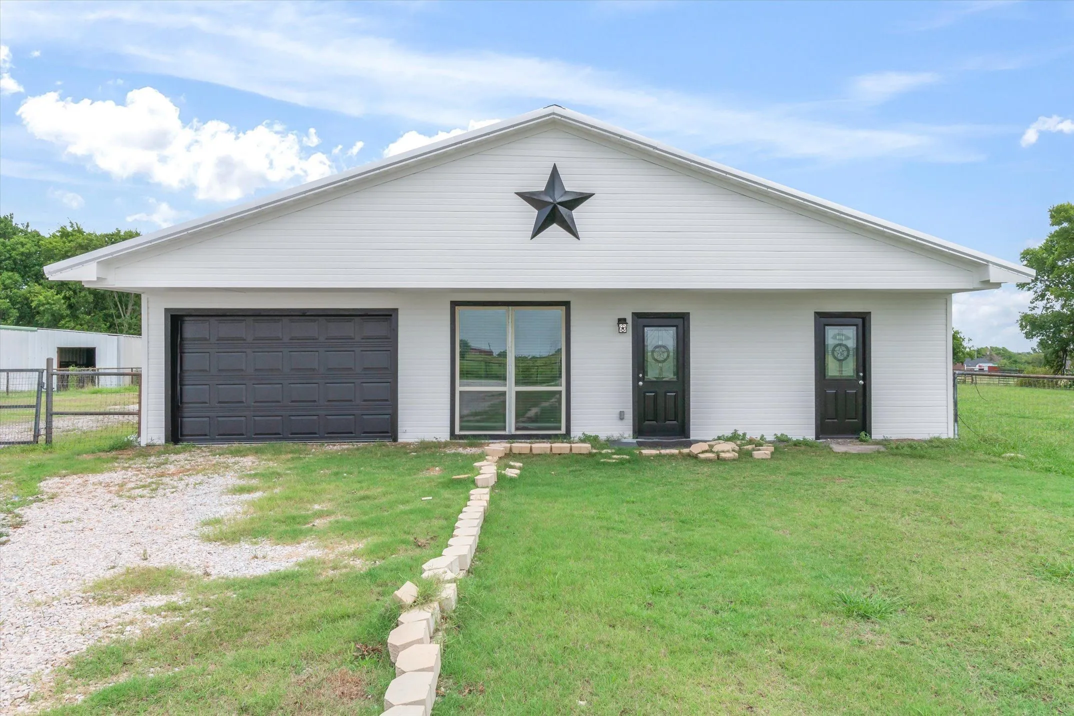 Single Family Residence For Sale in Kaufman County , 6128 N Fm 148, Terrell, Texas 75160, 4 Bedroom, 3 Bathroom, 2 Garage spaces, 2,805 Sqft, built in 1983, Price $639,000, mls#21336241, Real Estate Agent in Terrell, Homes For Sale in Kaufman county, Homes For Sale in Terrell, Realtor in Terrell Texas, Real Estate Brokerage Independent Realty Texas, Luminita Cordes Realtor