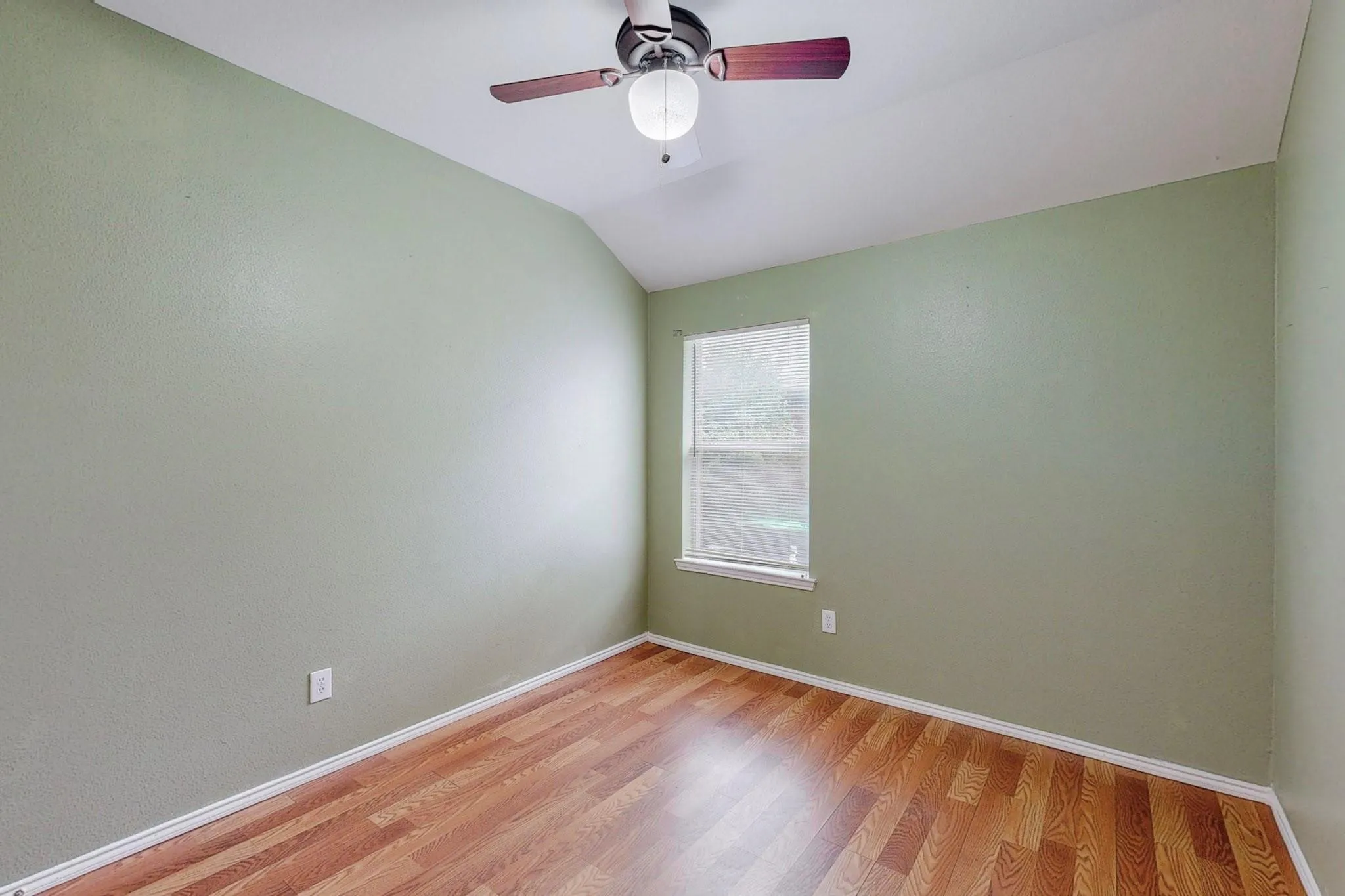 Single Family Residence For Rent in Denton County , 1065 Aviary Drive, Aubrey, Texas 76227, 3 Bedroom, 2 Bathroom, 2 Garage spaces, 1,816 Sqft, built in 2004, Price $2,300, mls#21357304, Real Estate Agent in Aubrey, Homes For Rent in Denton county, Homes For Rent in Aubrey, Realtor in Aubrey Texas, Real Estate Brokerage Independent Realty Texas, Luminita Cordes Realtor