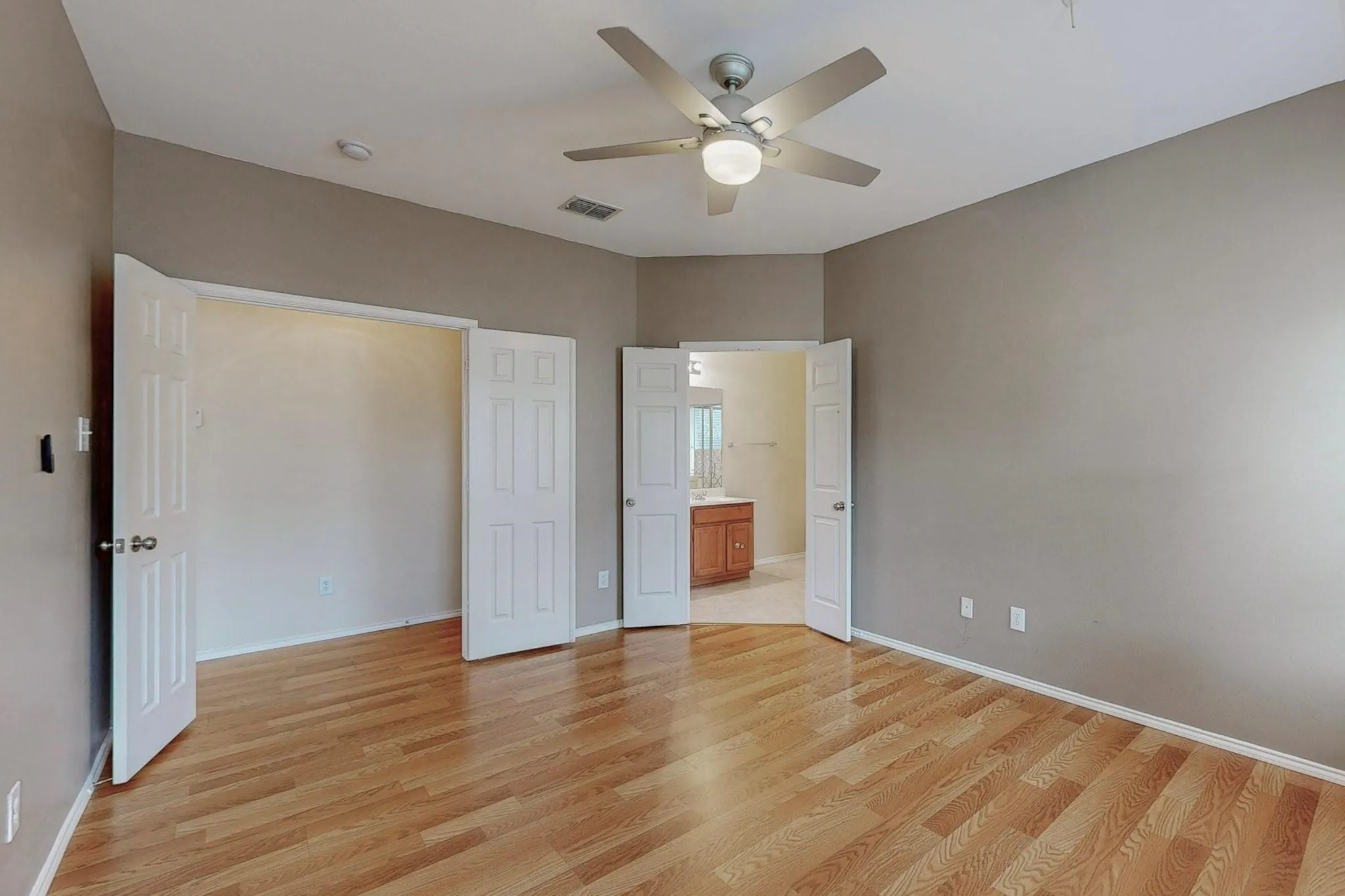 Single Family Residence For Rent in Denton County , 1065 Aviary Drive, Aubrey, Texas 76227, 3 Bedroom, 2 Bathroom, 2 Garage spaces, 1,816 Sqft, built in 2004, Price $2,300, mls#21357304, Real Estate Agent in Aubrey, Homes For Rent in Denton county, Homes For Rent in Aubrey, Realtor in Aubrey Texas, Real Estate Brokerage Independent Realty Texas, Luminita Cordes Realtor