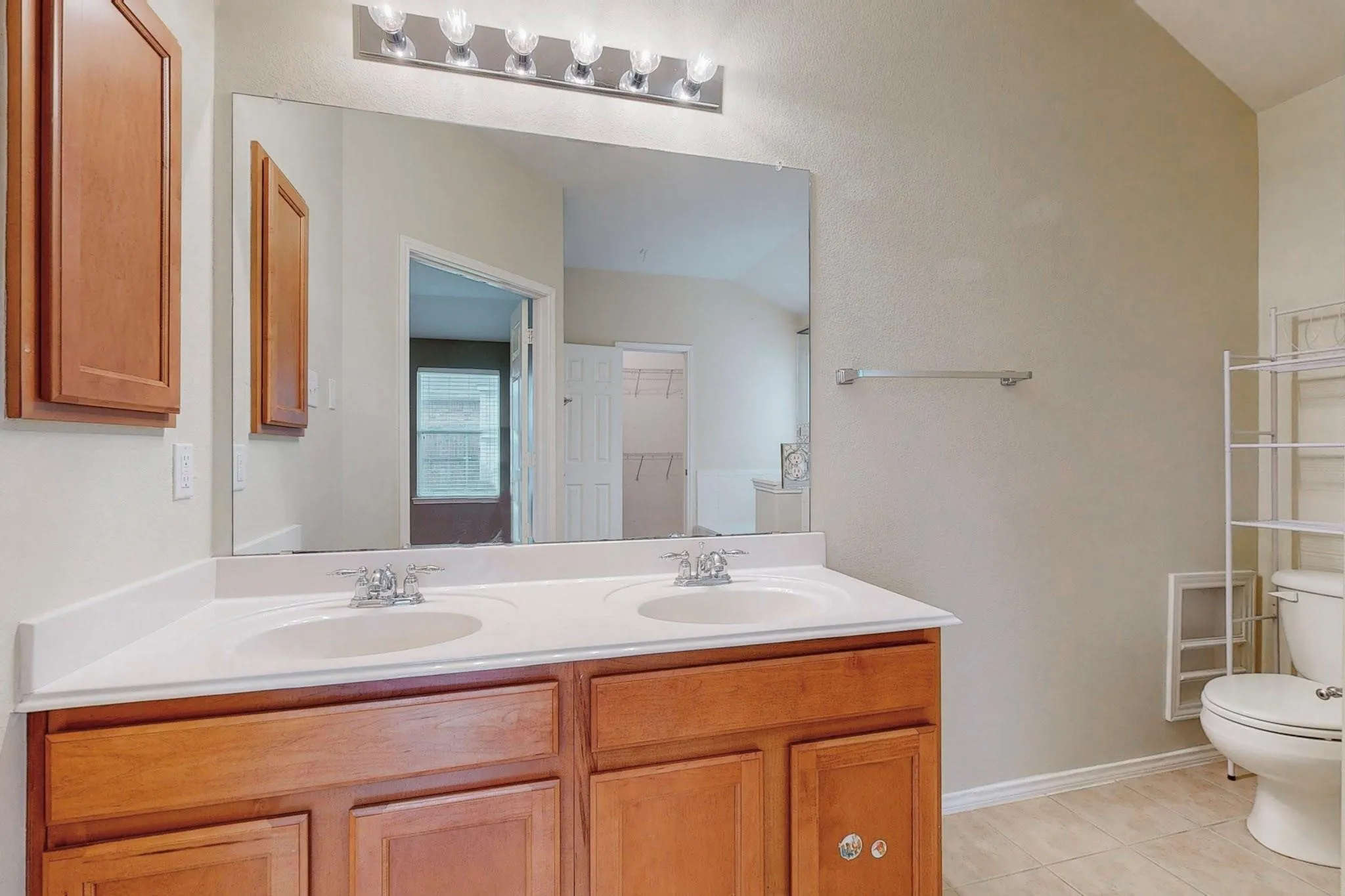 Single Family Residence For Rent in Denton County , 1065 Aviary Drive, Aubrey, Texas 76227, 3 Bedroom, 2 Bathroom, 2 Garage spaces, 1,816 Sqft, built in 2004, Price $2,300, mls#21357304, Real Estate Agent in Aubrey, Homes For Rent in Denton county, Homes For Rent in Aubrey, Realtor in Aubrey Texas, Real Estate Brokerage Independent Realty Texas, Luminita Cordes Realtor