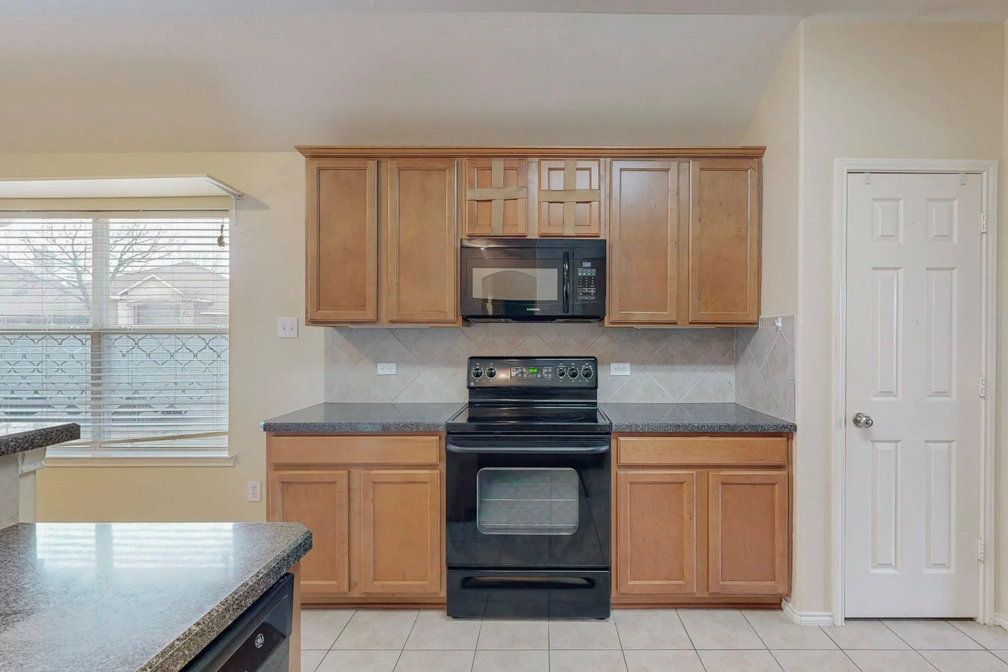 Single Family Residence For Rent in Denton County , 1065 Aviary Drive, Aubrey, Texas 76227, 3 Bedroom, 2 Bathroom, 2 Garage spaces, 1,816 Sqft, built in 2004, Price $2,300, mls#21357304, Real Estate Agent in Aubrey, Homes For Rent in Denton county, Homes For Rent in Aubrey, Realtor in Aubrey Texas, Real Estate Brokerage Independent Realty Texas, Luminita Cordes Realtor