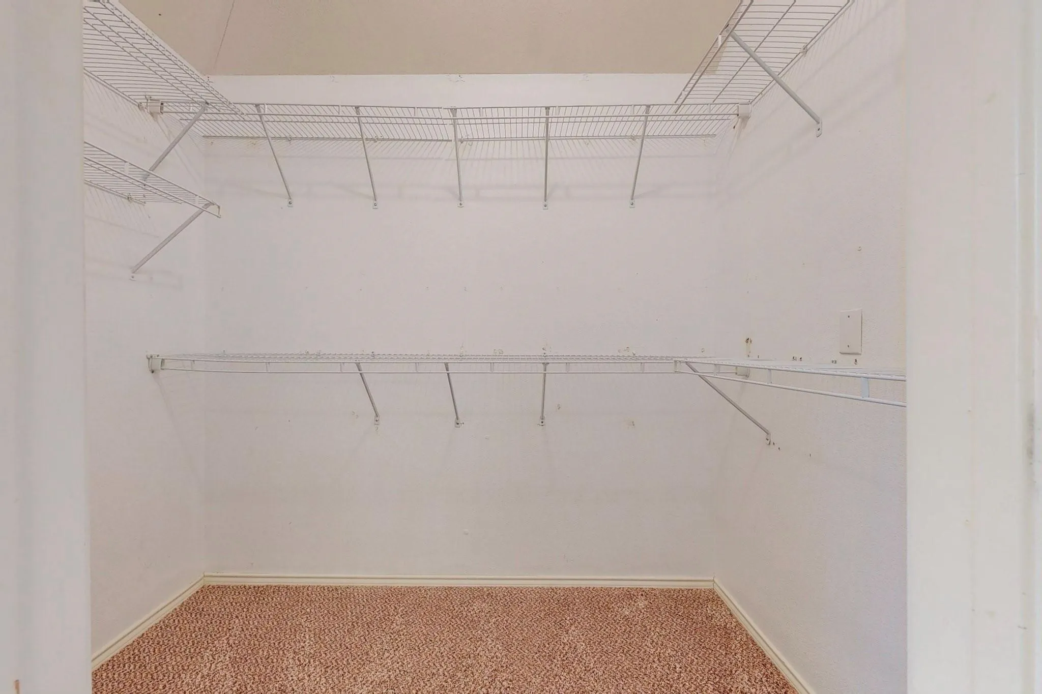Single Family Residence For Rent in Denton County , 1065 Aviary Drive, Aubrey, Texas 76227, 3 Bedroom, 2 Bathroom, 2 Garage spaces, 1,816 Sqft, built in 2004, Price $2,300, mls#21357304, Real Estate Agent in Aubrey, Homes For Rent in Denton county, Homes For Rent in Aubrey, Realtor in Aubrey Texas, Real Estate Brokerage Independent Realty Texas, Luminita Cordes Realtor
