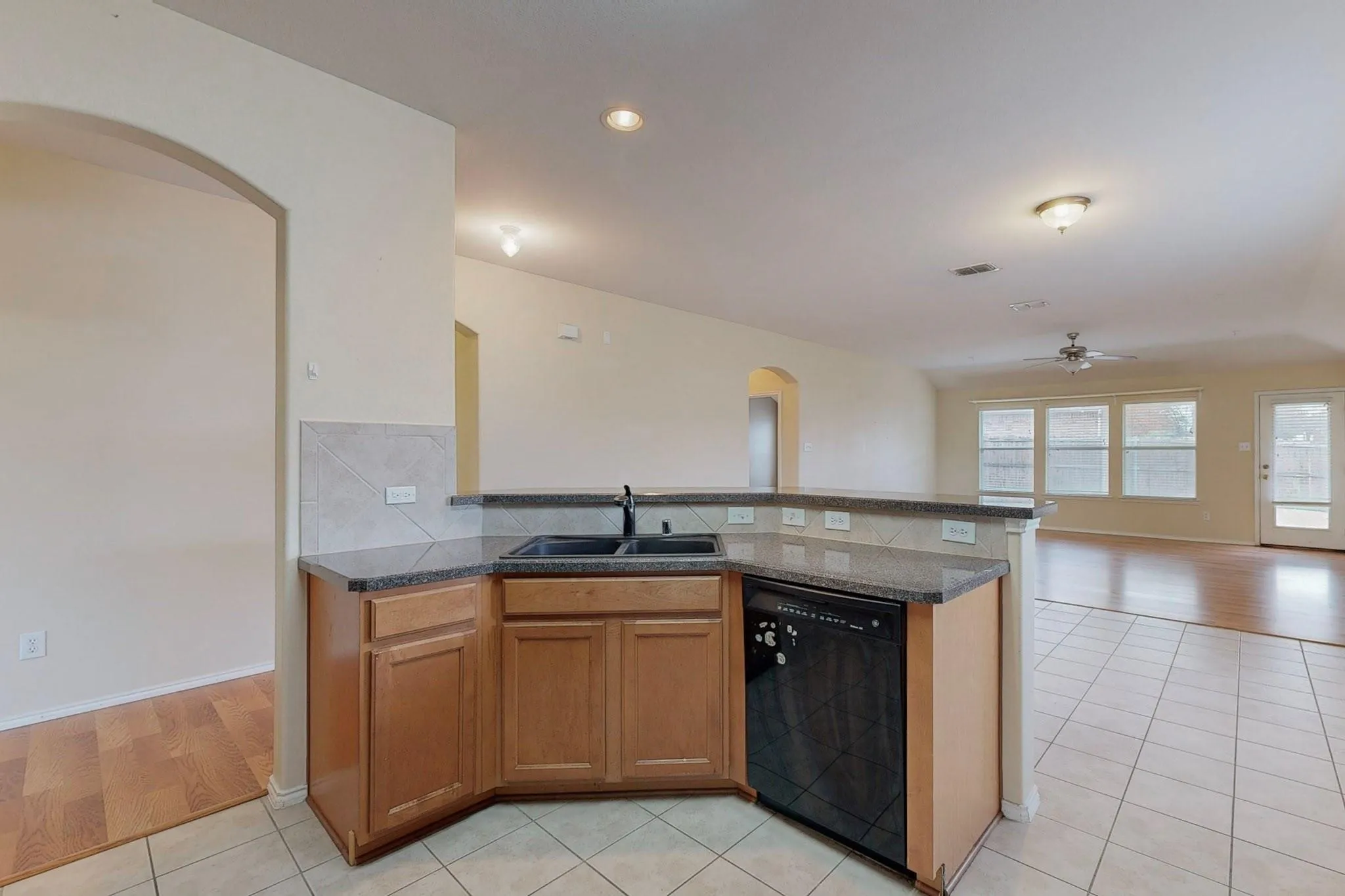 Single Family Residence For Rent in Denton County , 1065 Aviary Drive, Aubrey, Texas 76227, 3 Bedroom, 2 Bathroom, 2 Garage spaces, 1,816 Sqft, built in 2004, Price $2,300, mls#21357304, Real Estate Agent in Aubrey, Homes For Rent in Denton county, Homes For Rent in Aubrey, Realtor in Aubrey Texas, Real Estate Brokerage Independent Realty Texas, Luminita Cordes Realtor