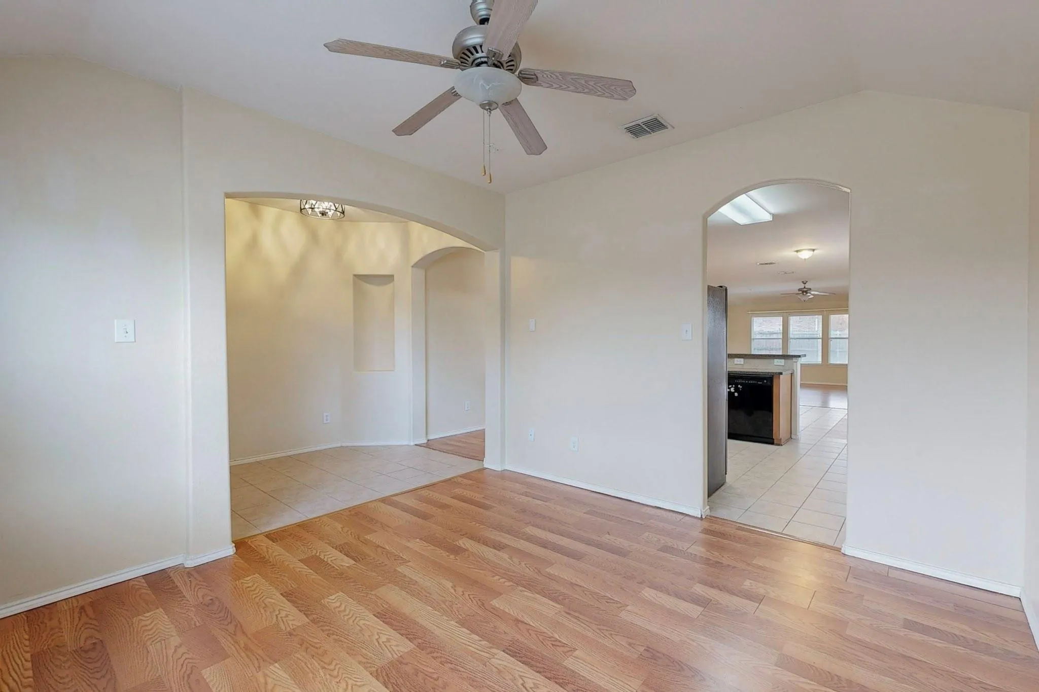 Single Family Residence For Rent in Denton County , 1065 Aviary Drive, Aubrey, Texas 76227, 3 Bedroom, 2 Bathroom, 2 Garage spaces, 1,816 Sqft, built in 2004, Price $2,300, mls#21357304, Real Estate Agent in Aubrey, Homes For Rent in Denton county, Homes For Rent in Aubrey, Realtor in Aubrey Texas, Real Estate Brokerage Independent Realty Texas, Luminita Cordes Realtor