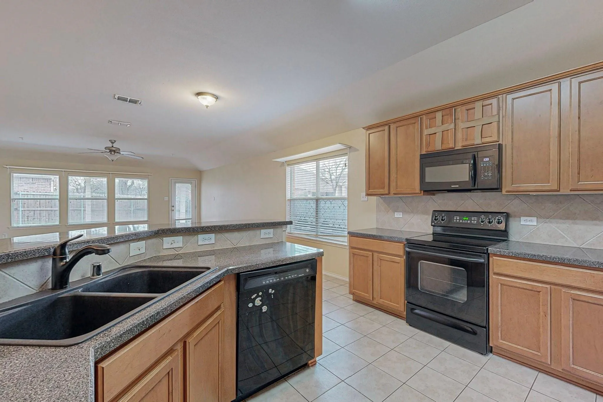Single Family Residence For Rent in Denton County , 1065 Aviary Drive, Aubrey, Texas 76227, 3 Bedroom, 2 Bathroom, 2 Garage spaces, 1,816 Sqft, built in 2004, Price $2,300, mls#21357304, Real Estate Agent in Aubrey, Homes For Rent in Denton county, Homes For Rent in Aubrey, Realtor in Aubrey Texas, Real Estate Brokerage Independent Realty Texas, Luminita Cordes Realtor