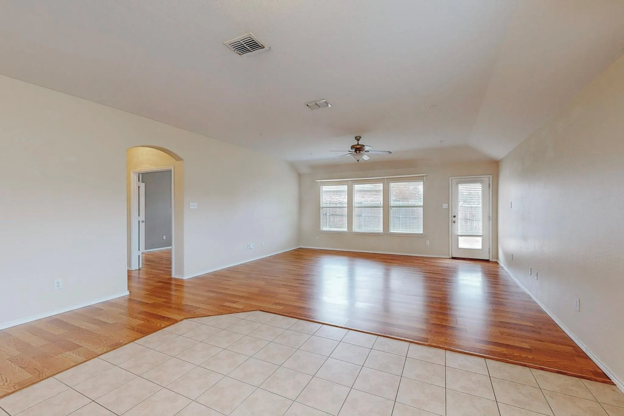 Single Family Residence For Rent in Denton County , 1065 Aviary Drive, Aubrey, Texas 76227, 3 Bedroom, 2 Bathroom, 2 Garage spaces, 1,816 Sqft, built in 2004, Price $2,300, mls#21357304, Real Estate Agent in Aubrey, Homes For Rent in Denton county, Homes For Rent in Aubrey, Realtor in Aubrey Texas, Real Estate Brokerage Independent Realty Texas, Luminita Cordes Realtor