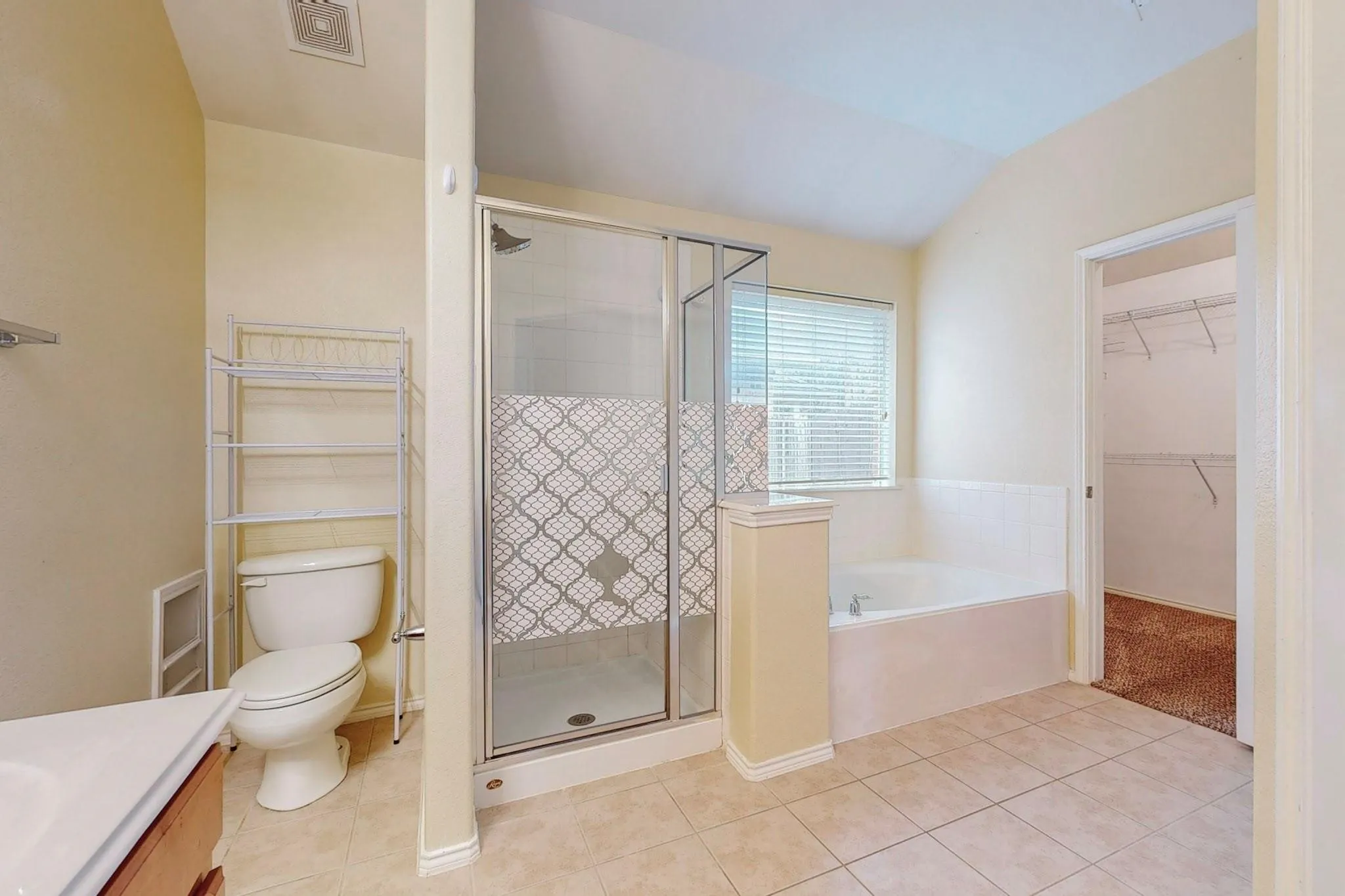 Single Family Residence For Rent in Denton County , 1065 Aviary Drive, Aubrey, Texas 76227, 3 Bedroom, 2 Bathroom, 2 Garage spaces, 1,816 Sqft, built in 2004, Price $2,300, mls#21357304, Real Estate Agent in Aubrey, Homes For Rent in Denton county, Homes For Rent in Aubrey, Realtor in Aubrey Texas, Real Estate Brokerage Independent Realty Texas, Luminita Cordes Realtor