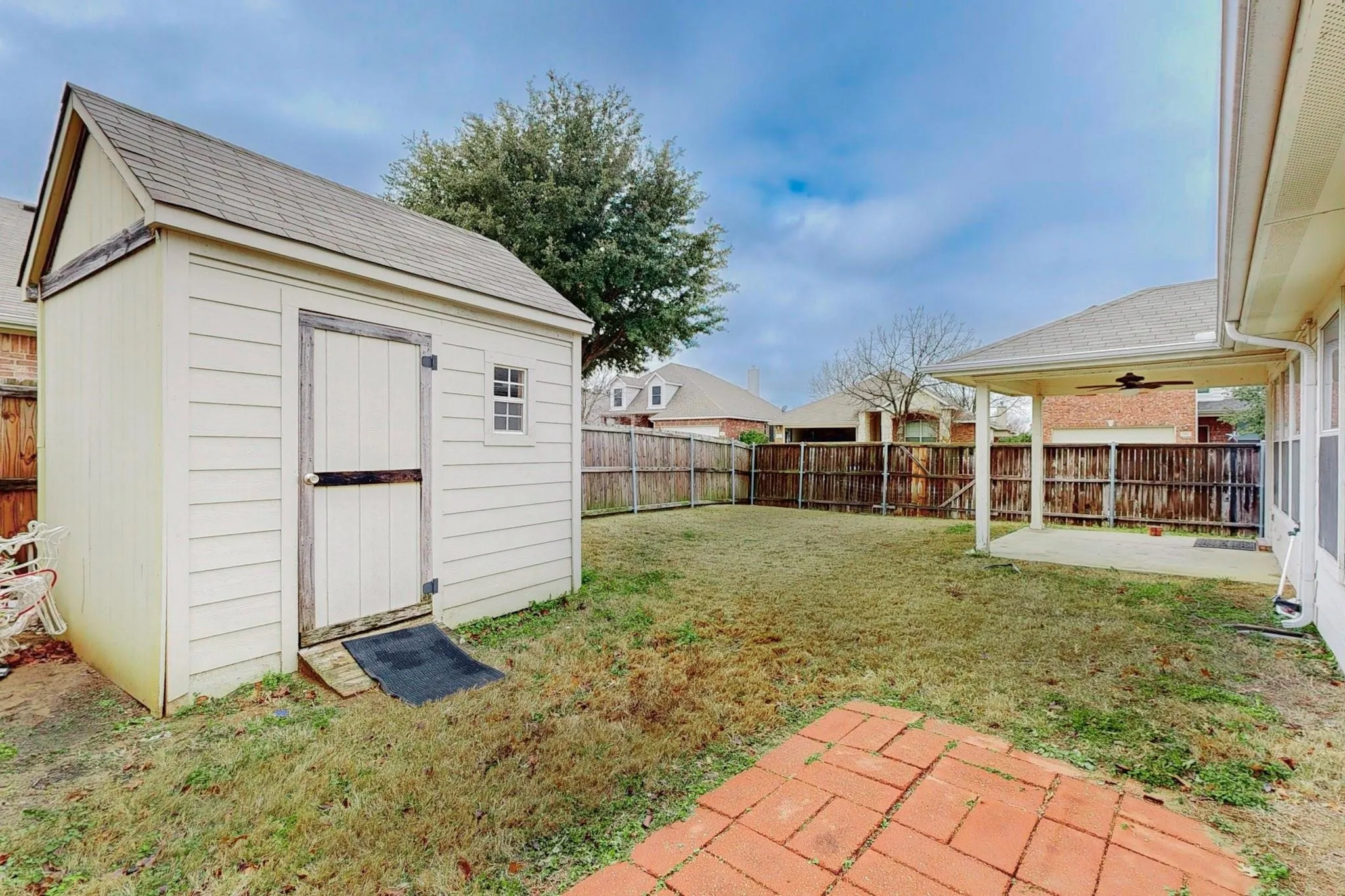 Single Family Residence For Rent in Denton County , 1065 Aviary Drive, Aubrey, Texas 76227, 3 Bedroom, 2 Bathroom, 2 Garage spaces, 1,816 Sqft, built in 2004, Price $2,300, mls#21357304, Real Estate Agent in Aubrey, Homes For Rent in Denton county, Homes For Rent in Aubrey, Realtor in Aubrey Texas, Real Estate Brokerage Independent Realty Texas, Luminita Cordes Realtor