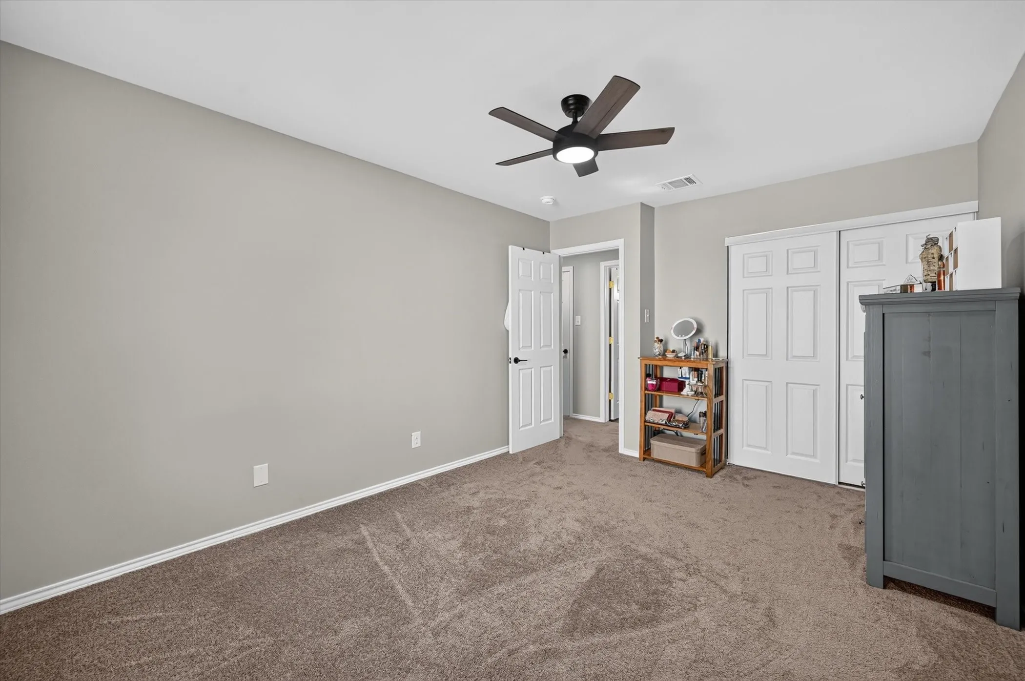 Townhouse For Sale in Tarrant County , 5662 Cedar Creek Drive, Benbrook, Texas 76109, 3 Bedroom, 2 Bathroom, Garage spaces, 1,155 Sqft, built in 1984, mls#21355120, Real Estate Agent in Benbrook, Homes For Sale in Tarrant county, Homes For Sale in Benbrook, Realtor in Benbrook Texas, Real Estate Brokerage Independent Realty Texas, Luminita Cordes Realtor