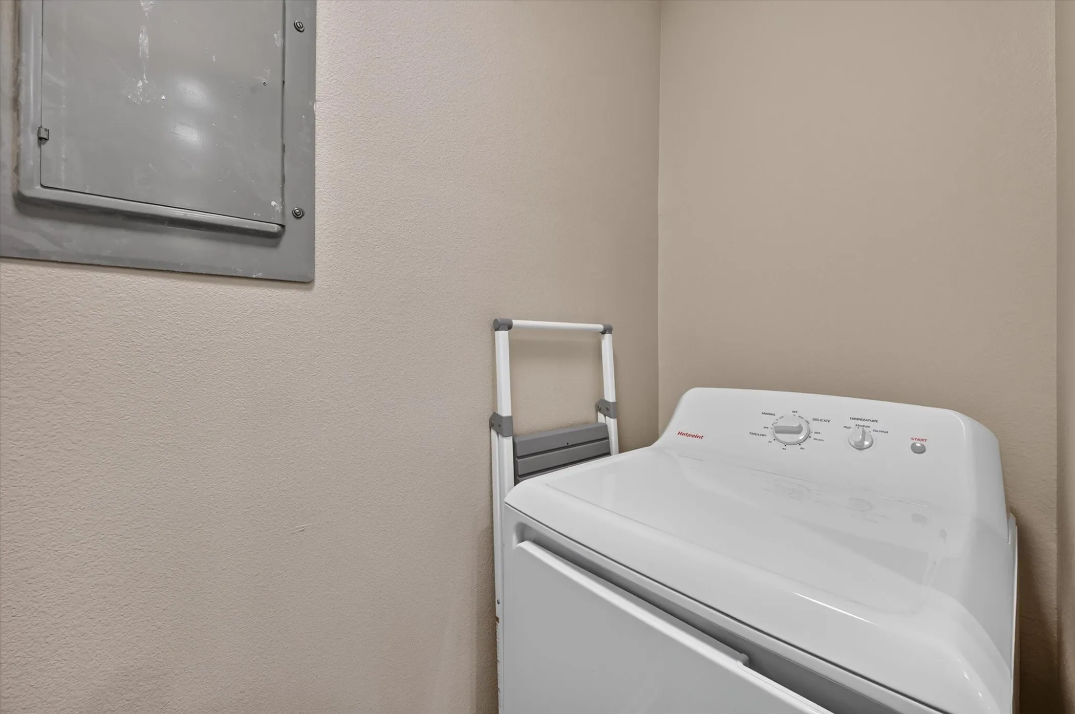 Townhouse For Sale in Tarrant County , 5662 Cedar Creek Drive, Benbrook, Texas 76109, 3 Bedroom, 2 Bathroom, Garage spaces, 1,155 Sqft, built in 1984, mls#21355120, Real Estate Agent in Benbrook, Homes For Sale in Tarrant county, Homes For Sale in Benbrook, Realtor in Benbrook Texas, Real Estate Brokerage Independent Realty Texas, Luminita Cordes Realtor
