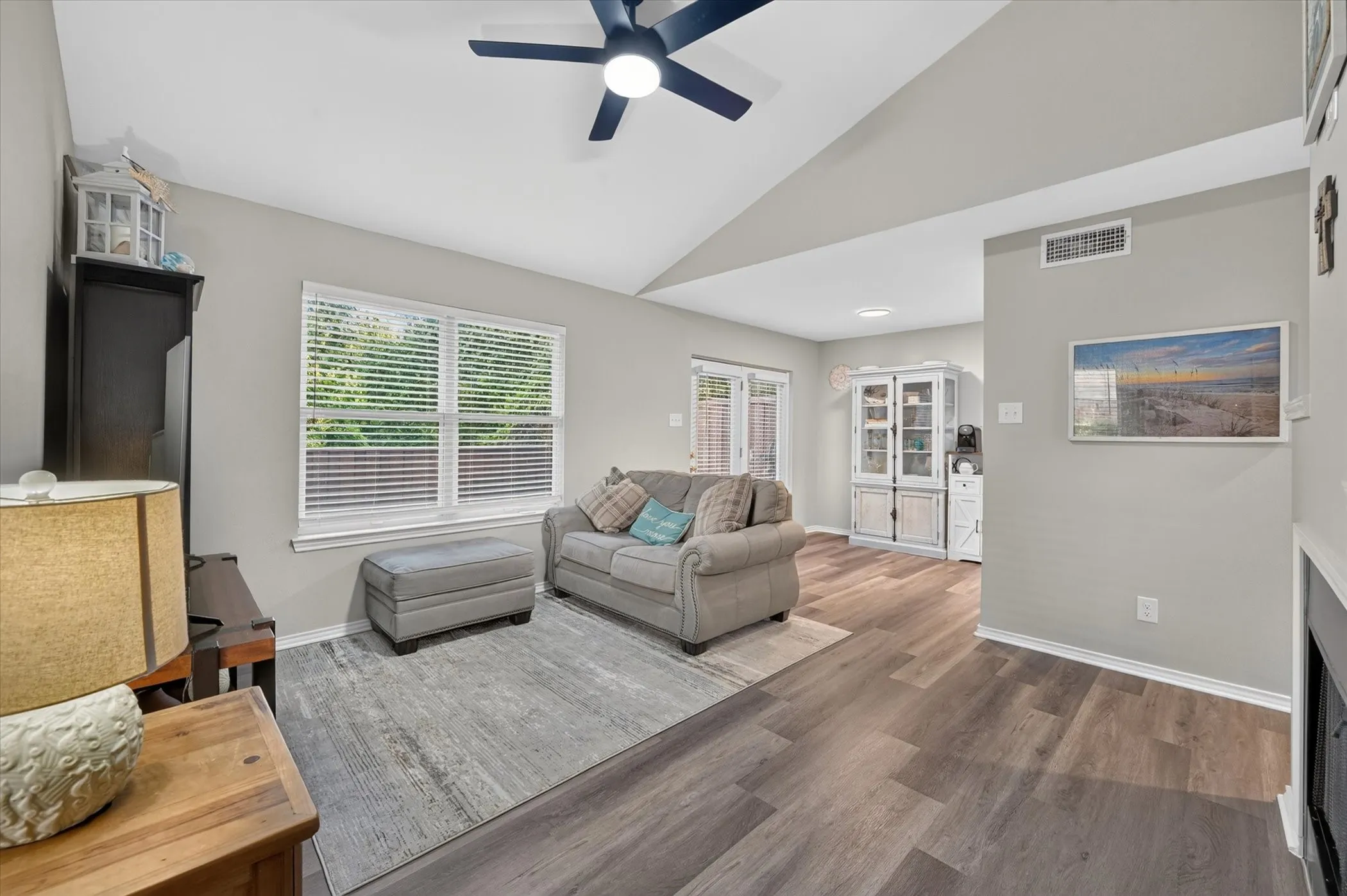 Townhouse For Sale in Tarrant County , 5662 Cedar Creek Drive, Benbrook, Texas 76109, 3 Bedroom, 2 Bathroom, Garage spaces, 1,155 Sqft, built in 1984, mls#21355120, Real Estate Agent in Benbrook, Homes For Sale in Tarrant county, Homes For Sale in Benbrook, Realtor in Benbrook Texas, Real Estate Brokerage Independent Realty Texas, Luminita Cordes Realtor
