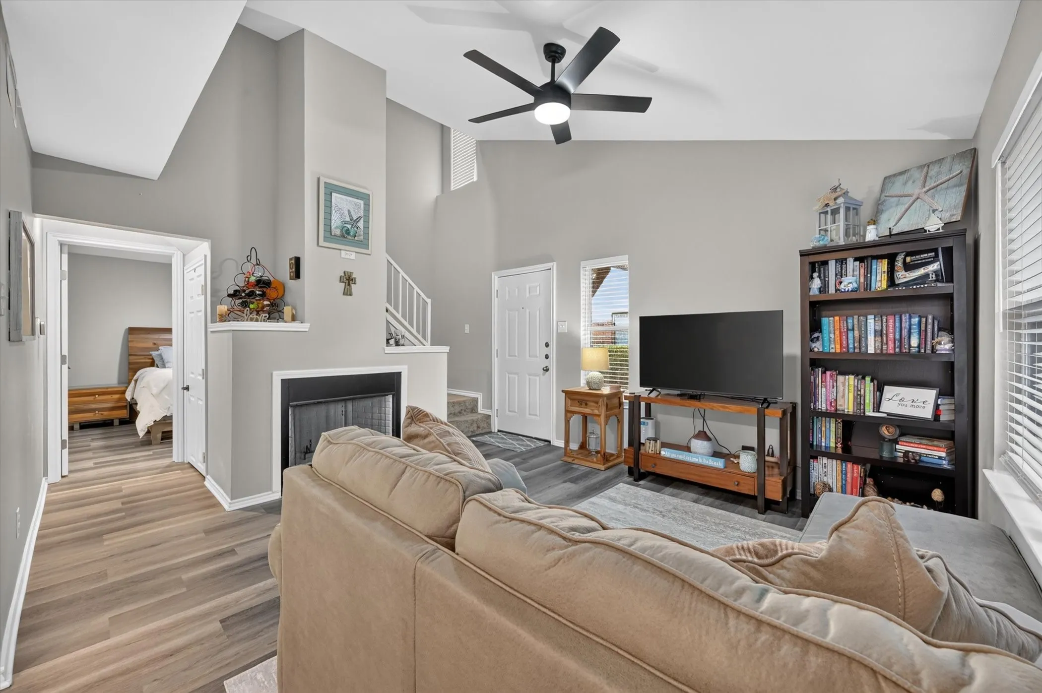 Townhouse For Sale in Tarrant County , 5662 Cedar Creek Drive, Benbrook, Texas 76109, 3 Bedroom, 2 Bathroom, Garage spaces, 1,155 Sqft, built in 1984, mls#21355120, Real Estate Agent in Benbrook, Homes For Sale in Tarrant county, Homes For Sale in Benbrook, Realtor in Benbrook Texas, Real Estate Brokerage Independent Realty Texas, Luminita Cordes Realtor