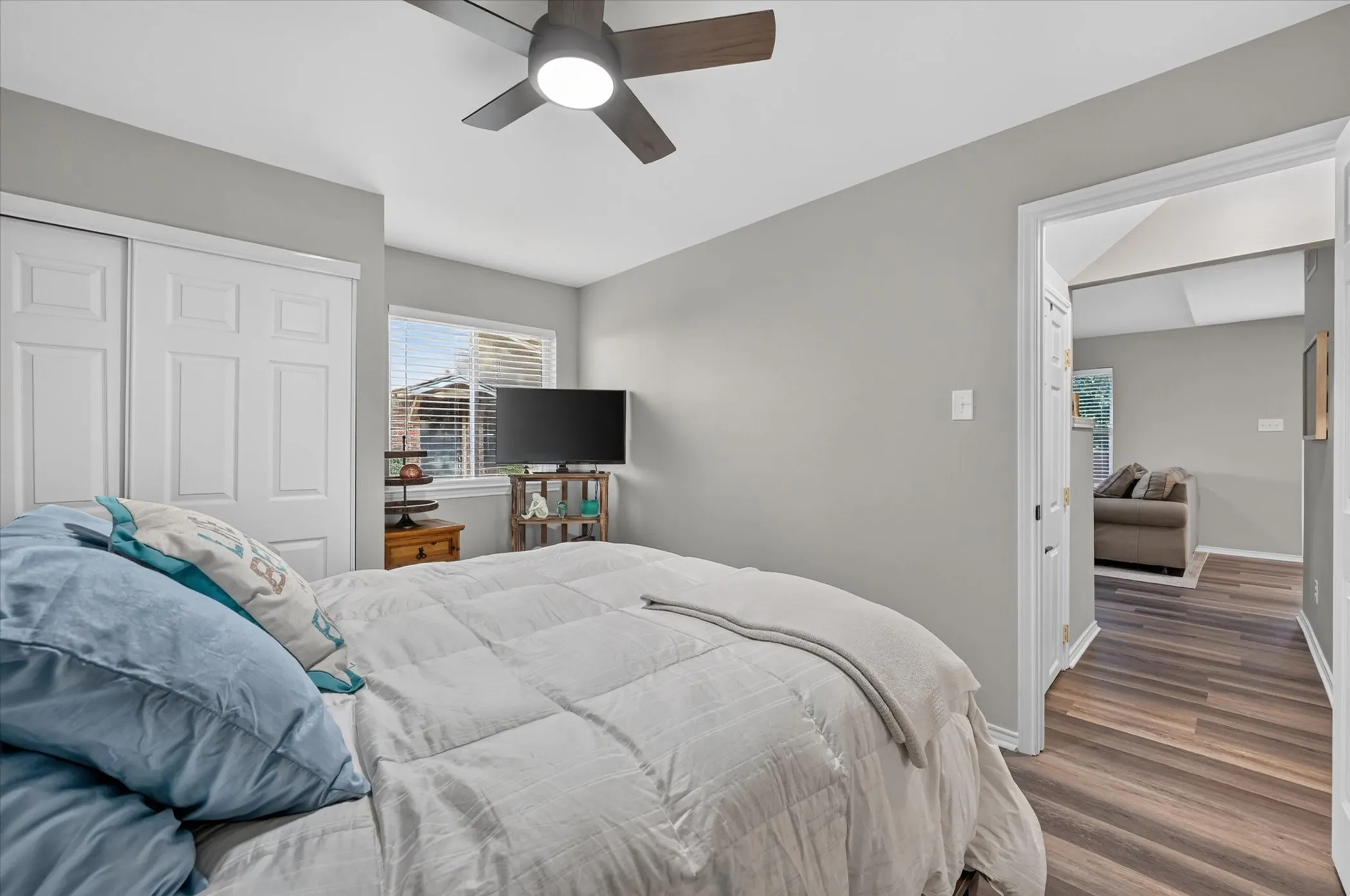 Townhouse For Sale in Tarrant County , 5662 Cedar Creek Drive, Benbrook, Texas 76109, 3 Bedroom, 2 Bathroom, Garage spaces, 1,155 Sqft, built in 1984, mls#21355120, Real Estate Agent in Benbrook, Homes For Sale in Tarrant county, Homes For Sale in Benbrook, Realtor in Benbrook Texas, Real Estate Brokerage Independent Realty Texas, Luminita Cordes Realtor