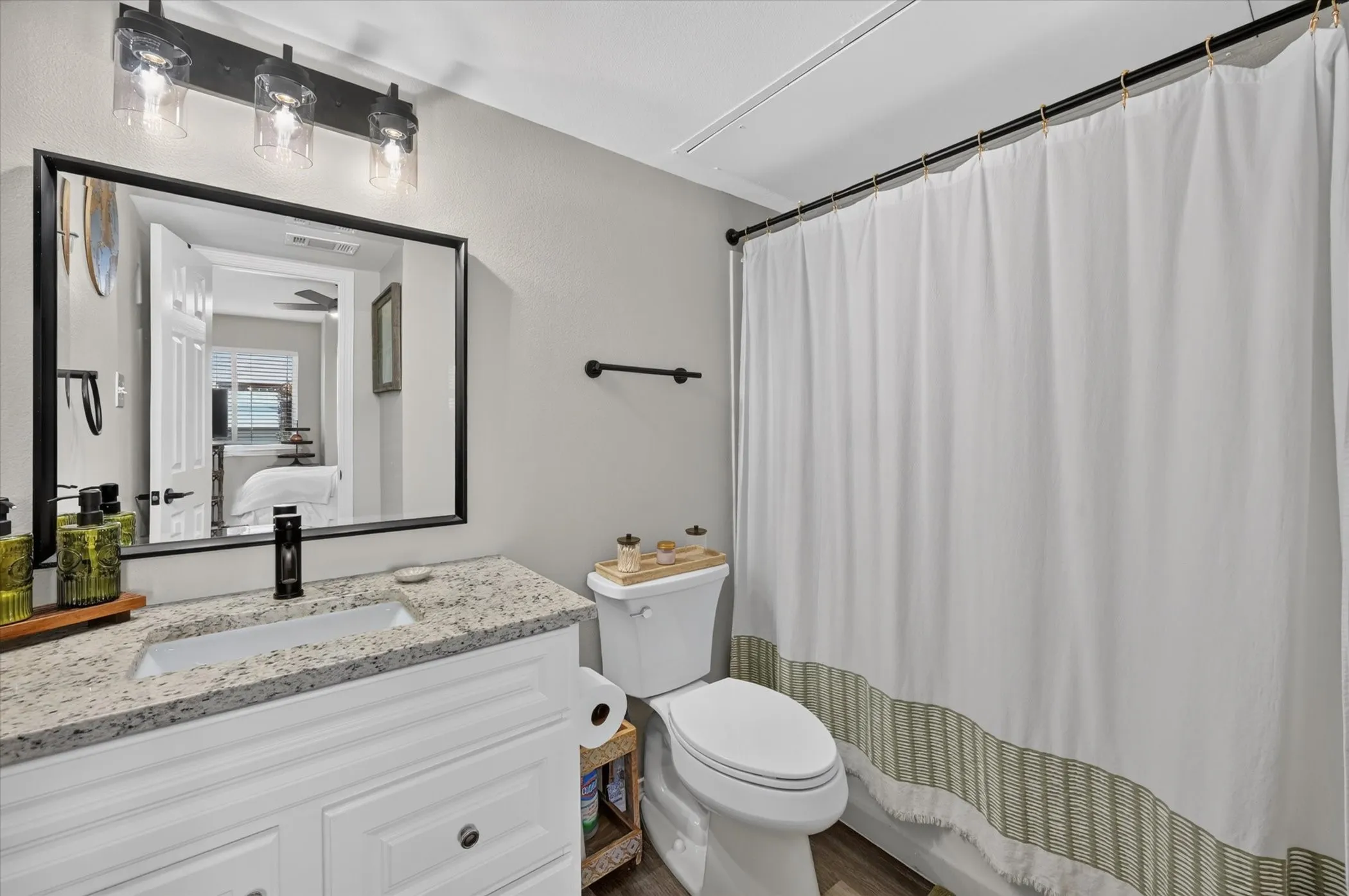Townhouse For Sale in Tarrant County , 5662 Cedar Creek Drive, Benbrook, Texas 76109, 3 Bedroom, 2 Bathroom, Garage spaces, 1,155 Sqft, built in 1984, mls#21355120, Real Estate Agent in Benbrook, Homes For Sale in Tarrant county, Homes For Sale in Benbrook, Realtor in Benbrook Texas, Real Estate Brokerage Independent Realty Texas, Luminita Cordes Realtor