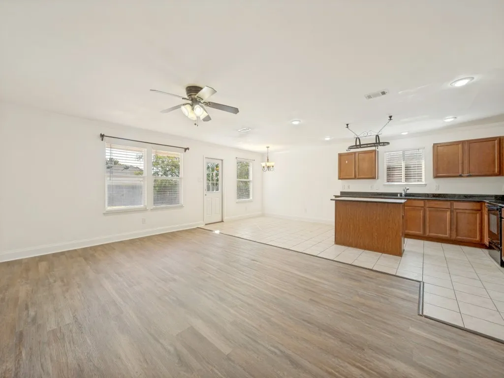 Single Family Residence For Sale in Tarrant County , 1281 Wysteria Lane, Burleson, Texas 76028, 3 Bedroom, 2 Bathroom, 2 Garage spaces, 1,621 Sqft, built in 2012, mls#21339246, Real Estate Agent in Burleson, Homes For Sale in Tarrant county, Homes For Sale in Burleson, Realtor in Burleson Texas, Real Estate Brokerage Independent Realty Texas, Luminita Cordes Realtor