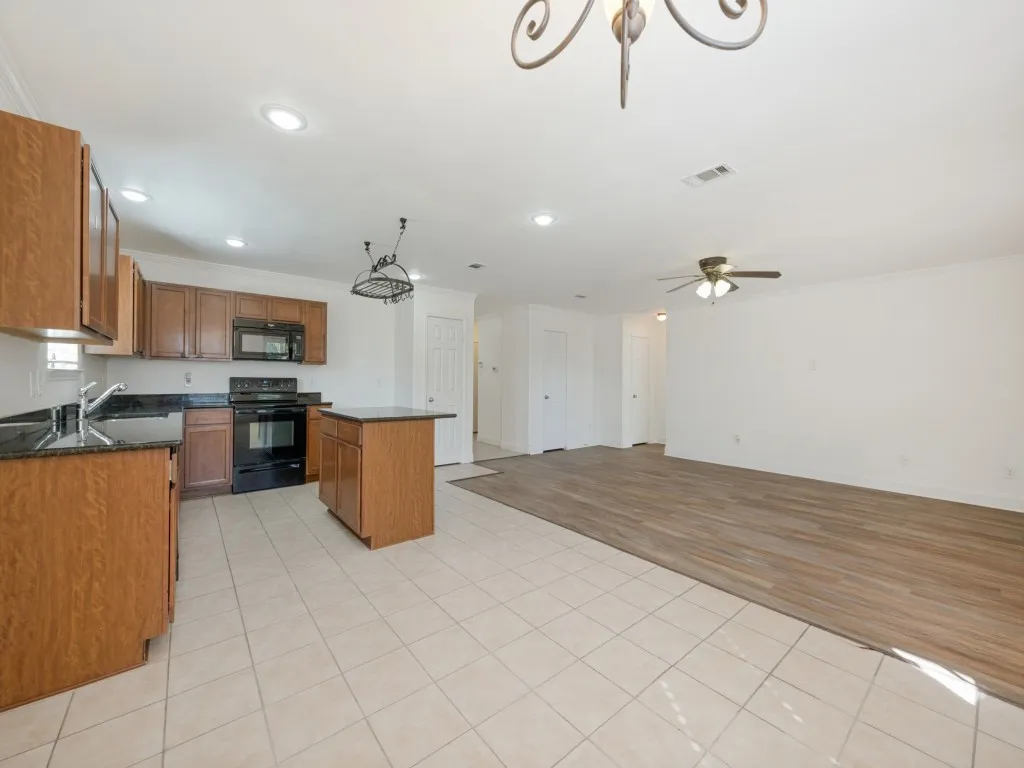 Single Family Residence For Sale in Tarrant County , 1281 Wysteria Lane, Burleson, Texas 76028, 3 Bedroom, 2 Bathroom, 2 Garage spaces, 1,621 Sqft, built in 2012, mls#21339246, Real Estate Agent in Burleson, Homes For Sale in Tarrant county, Homes For Sale in Burleson, Realtor in Burleson Texas, Real Estate Brokerage Independent Realty Texas, Luminita Cordes Realtor