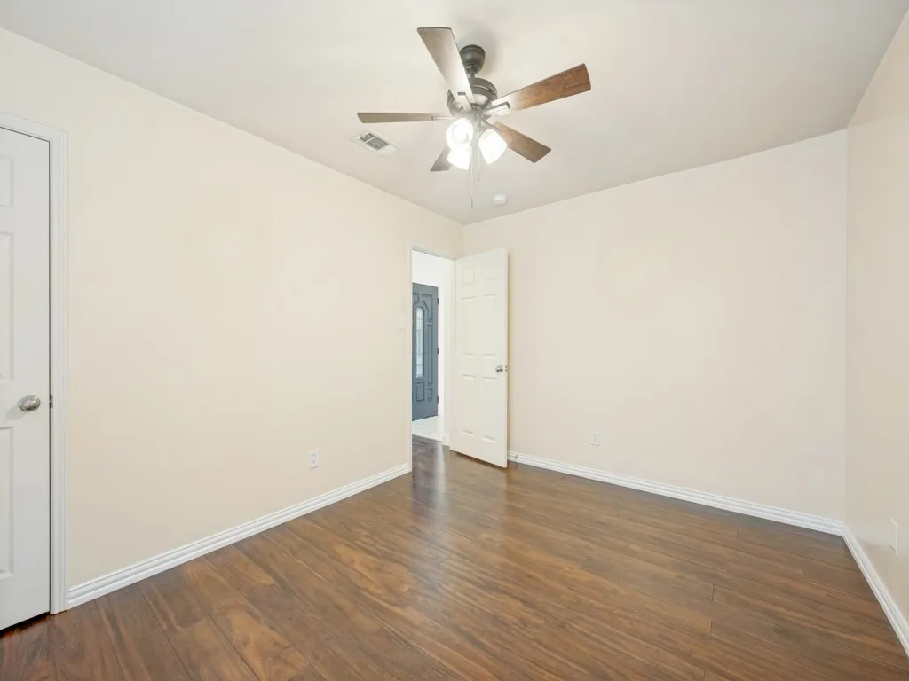 Single Family Residence For Sale in Tarrant County , 1281 Wysteria Lane, Burleson, Texas 76028, 3 Bedroom, 2 Bathroom, 2 Garage spaces, 1,621 Sqft, built in 2012, mls#21339246, Real Estate Agent in Burleson, Homes For Sale in Tarrant county, Homes For Sale in Burleson, Realtor in Burleson Texas, Real Estate Brokerage Independent Realty Texas, Luminita Cordes Realtor