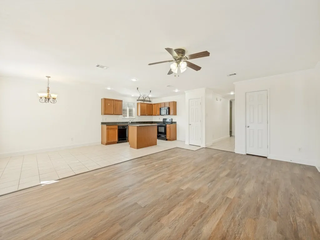 Single Family Residence For Sale in Tarrant County , 1281 Wysteria Lane, Burleson, Texas 76028, 3 Bedroom, 2 Bathroom, 2 Garage spaces, 1,621 Sqft, built in 2012, mls#21339246, Real Estate Agent in Burleson, Homes For Sale in Tarrant county, Homes For Sale in Burleson, Realtor in Burleson Texas, Real Estate Brokerage Independent Realty Texas, Luminita Cordes Realtor