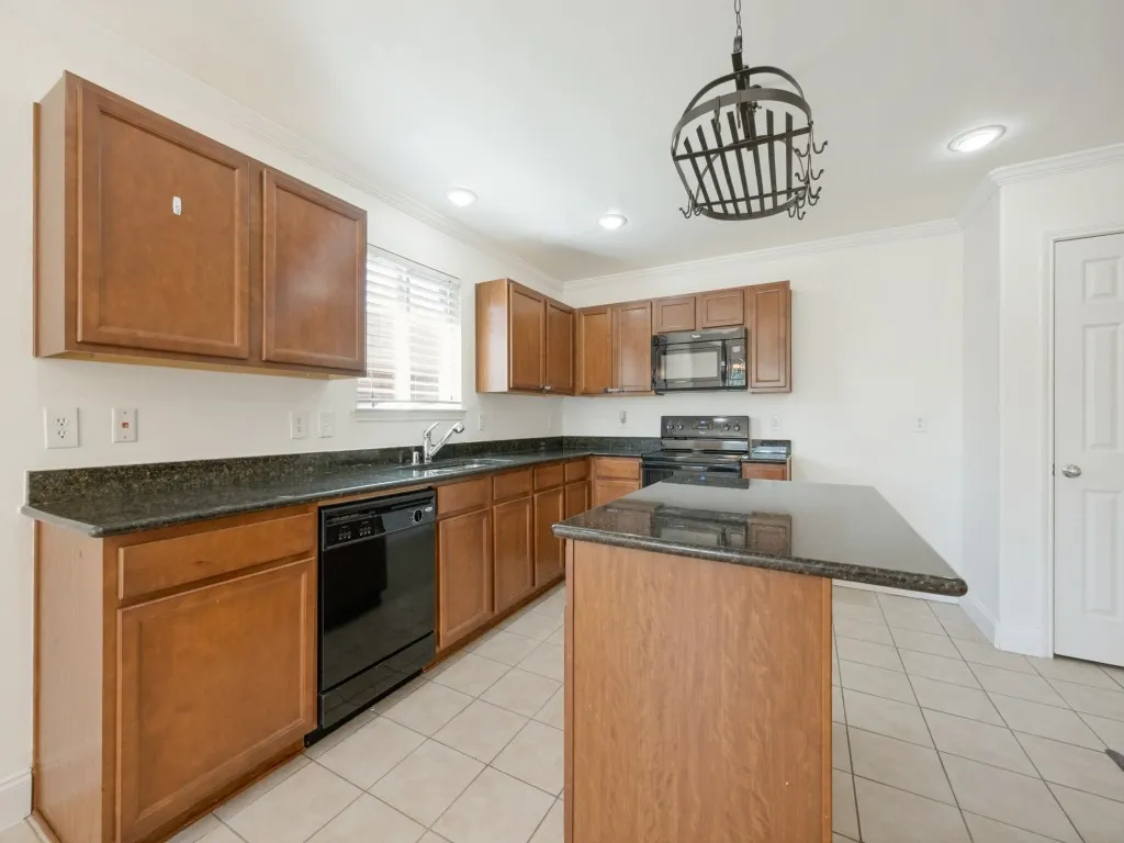 Single Family Residence For Sale in Tarrant County , 1281 Wysteria Lane, Burleson, Texas 76028, 3 Bedroom, 2 Bathroom, 2 Garage spaces, 1,621 Sqft, built in 2012, mls#21339246, Real Estate Agent in Burleson, Homes For Sale in Tarrant county, Homes For Sale in Burleson, Realtor in Burleson Texas, Real Estate Brokerage Independent Realty Texas, Luminita Cordes Realtor
