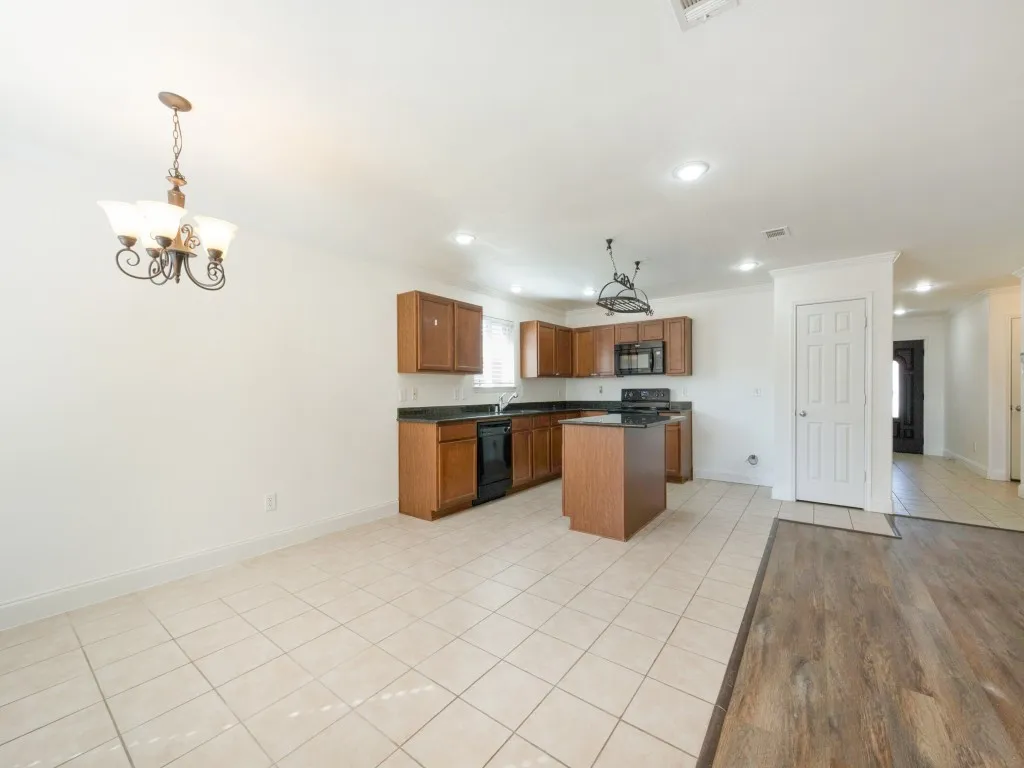 Single Family Residence For Sale in Tarrant County , 1281 Wysteria Lane, Burleson, Texas 76028, 3 Bedroom, 2 Bathroom, 2 Garage spaces, 1,621 Sqft, built in 2012, mls#21339246, Real Estate Agent in Burleson, Homes For Sale in Tarrant county, Homes For Sale in Burleson, Realtor in Burleson Texas, Real Estate Brokerage Independent Realty Texas, Luminita Cordes Realtor