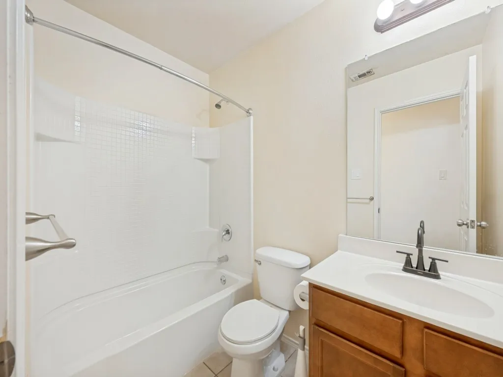 Single Family Residence For Sale in Tarrant County , 1281 Wysteria Lane, Burleson, Texas 76028, 3 Bedroom, 2 Bathroom, 2 Garage spaces, 1,621 Sqft, built in 2012, mls#21339246, Real Estate Agent in Burleson, Homes For Sale in Tarrant county, Homes For Sale in Burleson, Realtor in Burleson Texas, Real Estate Brokerage Independent Realty Texas, Luminita Cordes Realtor