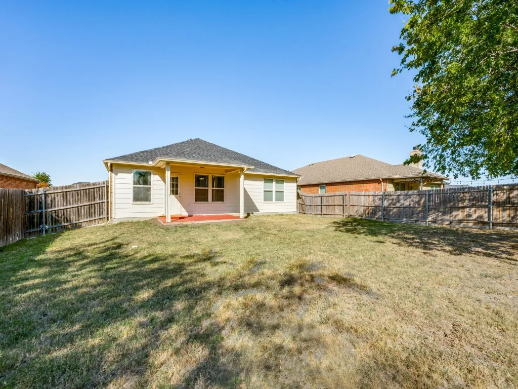Single Family Residence For Sale in Tarrant County , 1281 Wysteria Lane, Burleson, Texas 76028, 3 Bedroom, 2 Bathroom, 2 Garage spaces, 1,621 Sqft, built in 2012, mls#21339246, Real Estate Agent in Burleson, Homes For Sale in Tarrant county, Homes For Sale in Burleson, Realtor in Burleson Texas, Real Estate Brokerage Independent Realty Texas, Luminita Cordes Realtor