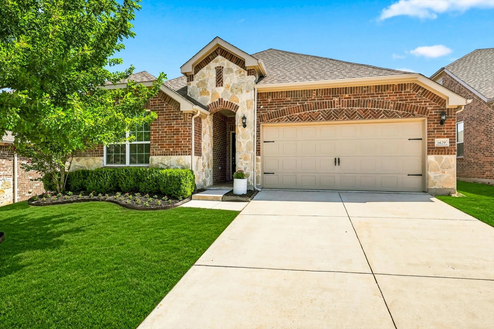 Single Family Residence For Sale in Denton County , 1429 Westborough Drive, Northlake, Texas 76226, 4 Bedroom, 2 Bathroom, 2 Garage spaces, 1,963 Sqft, built in 2016, mls#21353790, Real Estate Agent in Northlake, Homes For Sale in Denton county, Homes For Sale in Northlake, Realtor in Northlake Texas, Real Estate Brokerage Independent Realty Texas, Luminita Cordes Realtor