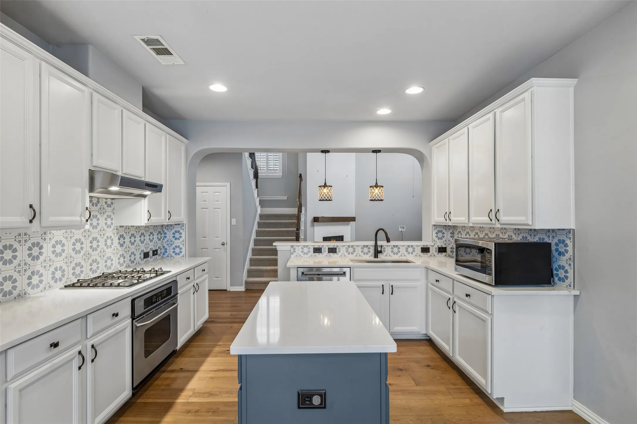 Single Family Residence For Sale in Denton County , 8664 Marion Drive, Frisco, Texas 75036, 4 Bedroom, 3 Bathroom, 2 Garage spaces, 2,828 Sqft, built in 2005, mls#21355549, Real Estate Agent in Frisco, Homes For Sale in Denton county, Homes For Sale in Frisco, Realtor in Frisco Texas, Real Estate Brokerage Independent Realty Texas, Luminita Cordes Realtor