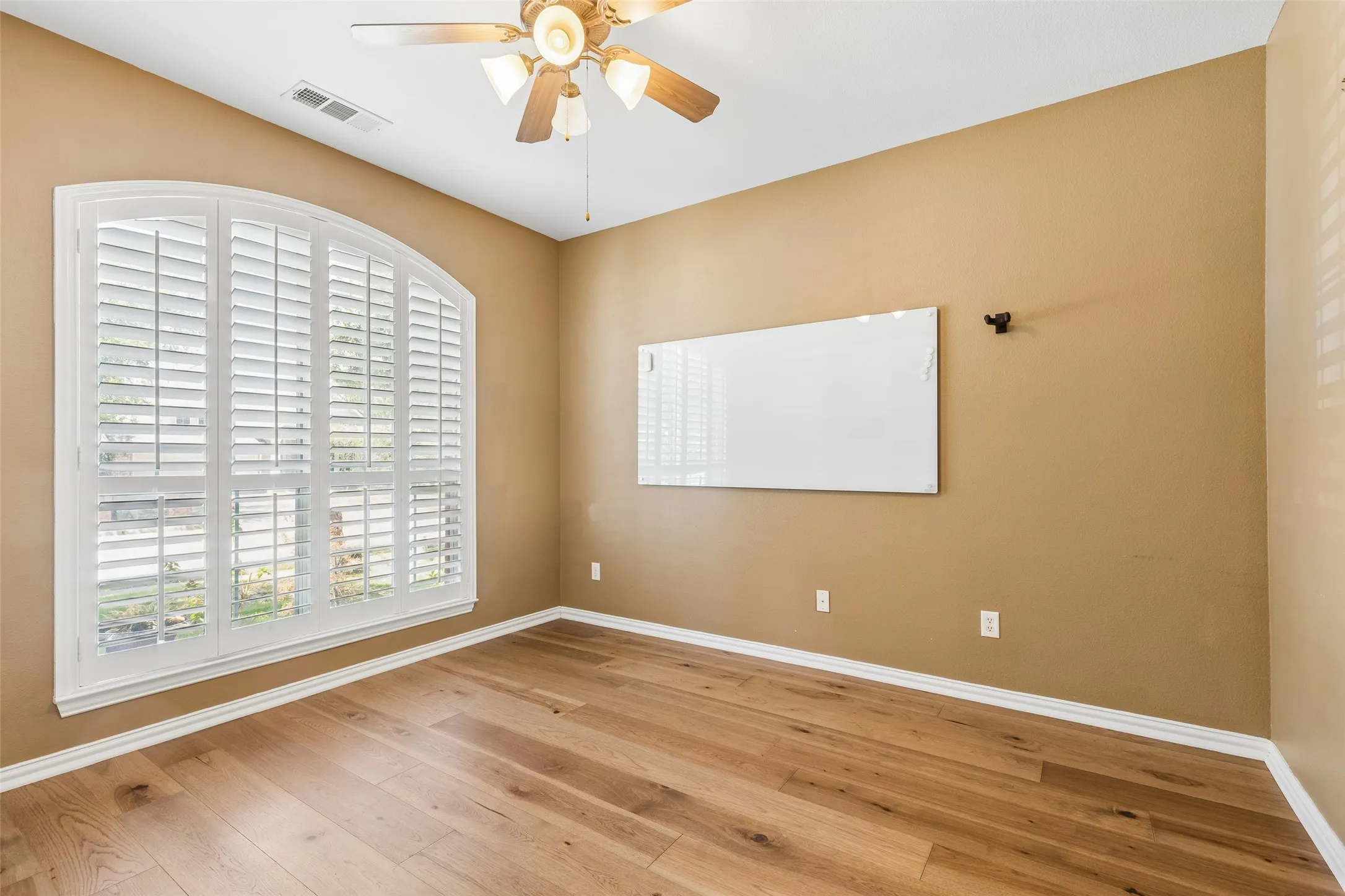 Single Family Residence For Sale in Denton County , 8664 Marion Drive, Frisco, Texas 75036, 4 Bedroom, 3 Bathroom, 2 Garage spaces, 2,828 Sqft, built in 2005, mls#21355549, Real Estate Agent in Frisco, Homes For Sale in Denton county, Homes For Sale in Frisco, Realtor in Frisco Texas, Real Estate Brokerage Independent Realty Texas, Luminita Cordes Realtor