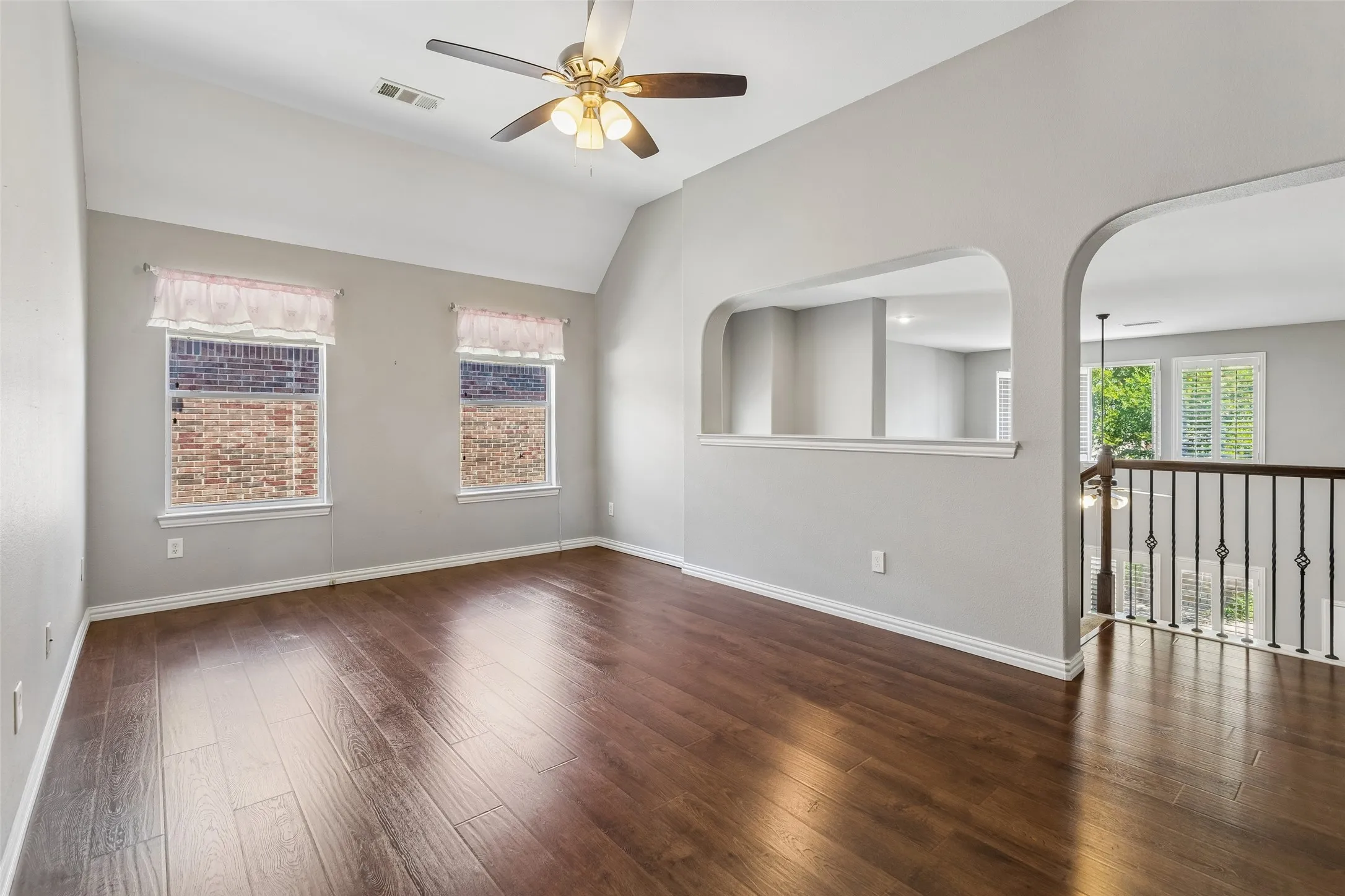 Single Family Residence For Sale in Denton County , 8664 Marion Drive, Frisco, Texas 75036, 4 Bedroom, 3 Bathroom, 2 Garage spaces, 2,828 Sqft, built in 2005, mls#21355549, Real Estate Agent in Frisco, Homes For Sale in Denton county, Homes For Sale in Frisco, Realtor in Frisco Texas, Real Estate Brokerage Independent Realty Texas, Luminita Cordes Realtor
