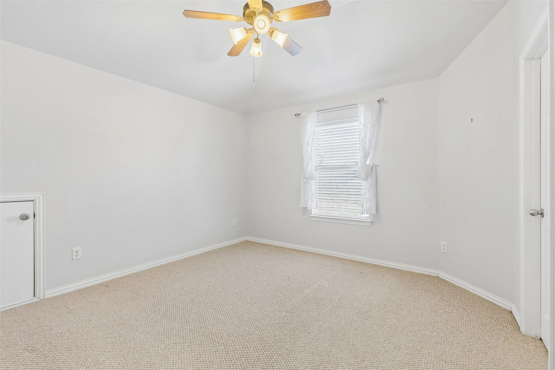 Single Family Residence For Sale in Denton County , 8664 Marion Drive, Frisco, Texas 75036, 4 Bedroom, 3 Bathroom, 2 Garage spaces, 2,828 Sqft, built in 2005, mls#21355549, Real Estate Agent in Frisco, Homes For Sale in Denton county, Homes For Sale in Frisco, Realtor in Frisco Texas, Real Estate Brokerage Independent Realty Texas, Luminita Cordes Realtor