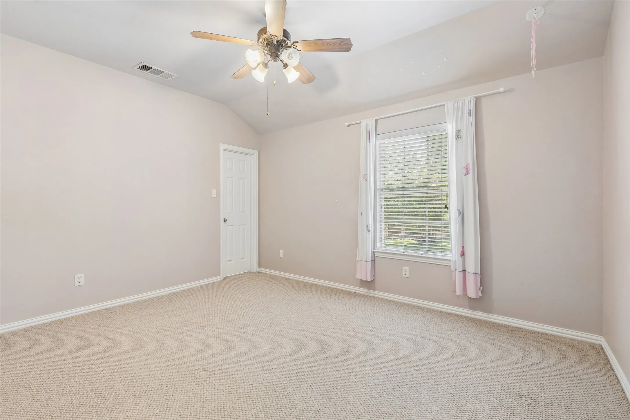 Single Family Residence For Sale in Denton County , 8664 Marion Drive, Frisco, Texas 75036, 4 Bedroom, 3 Bathroom, 2 Garage spaces, 2,828 Sqft, built in 2005, mls#21355549, Real Estate Agent in Frisco, Homes For Sale in Denton county, Homes For Sale in Frisco, Realtor in Frisco Texas, Real Estate Brokerage Independent Realty Texas, Luminita Cordes Realtor