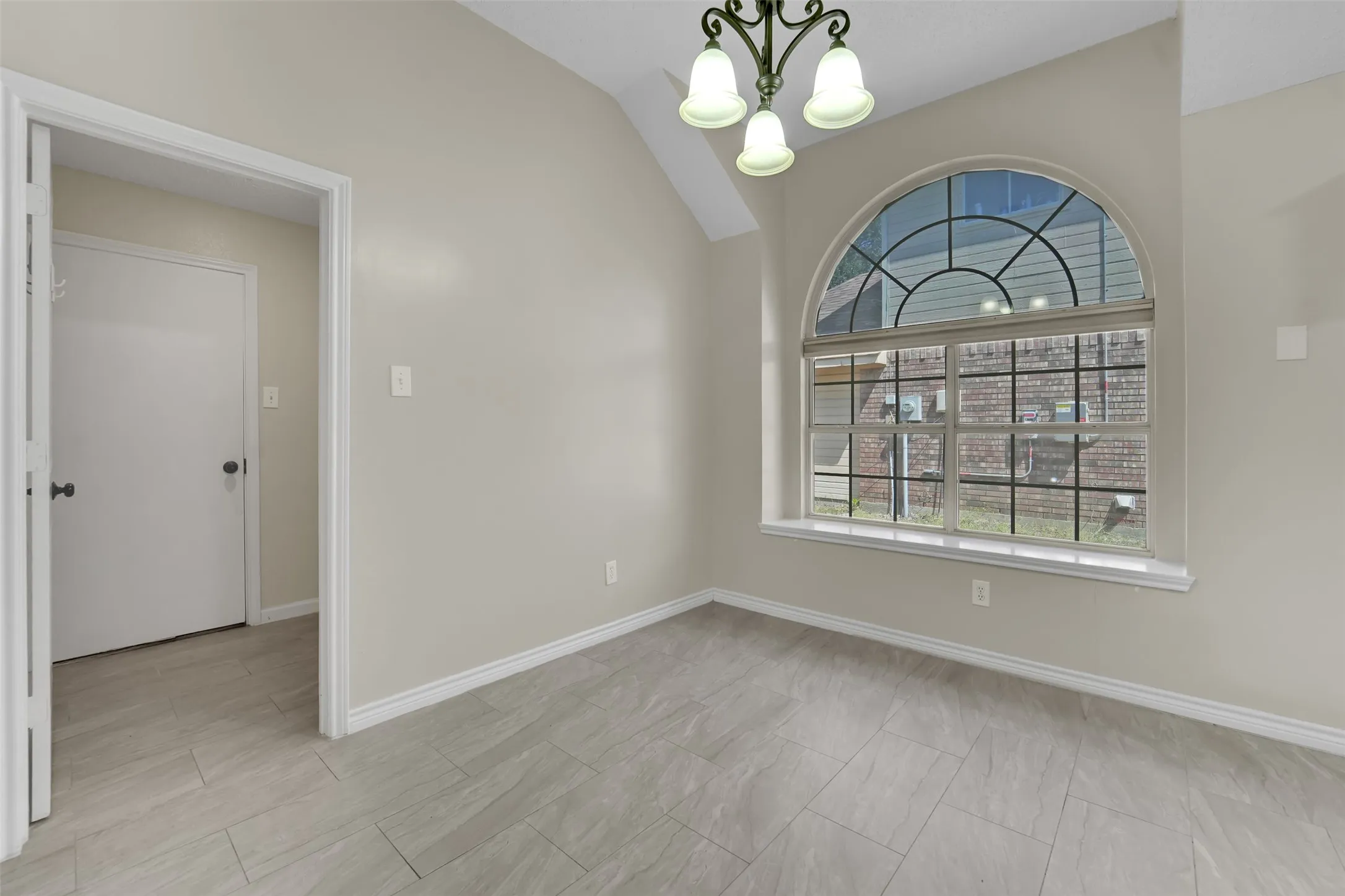 Single Family Residence For Sale in Dallas County , 4001 Arrowcrest Lane, Garland, Texas 75044, 3 Bedroom, 2 Bathroom, 2 Garage spaces, 1,556 Sqft, built in 1992, mls#21356397, Real Estate Agent in Garland, Homes For Sale in Dallas county, Homes For Sale in Garland, Realtor in Garland Texas, Real Estate Brokerage Independent Realty Texas, Luminita Cordes Realtor
