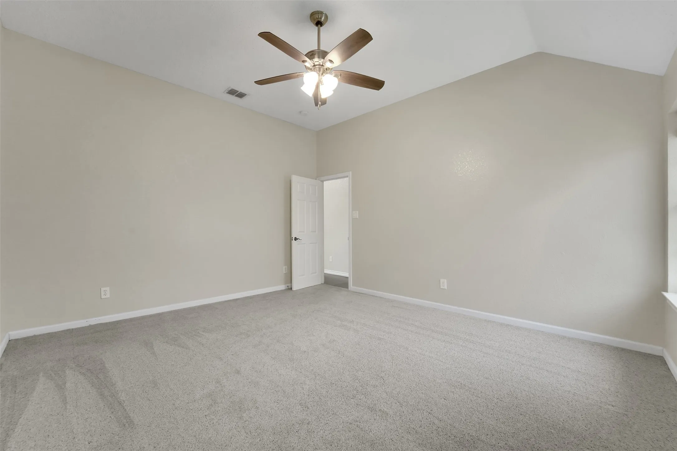 Single Family Residence For Sale in Dallas County , 4001 Arrowcrest Lane, Garland, Texas 75044, 3 Bedroom, 2 Bathroom, 2 Garage spaces, 1,556 Sqft, built in 1992, mls#21356397, Real Estate Agent in Garland, Homes For Sale in Dallas county, Homes For Sale in Garland, Realtor in Garland Texas, Real Estate Brokerage Independent Realty Texas, Luminita Cordes Realtor